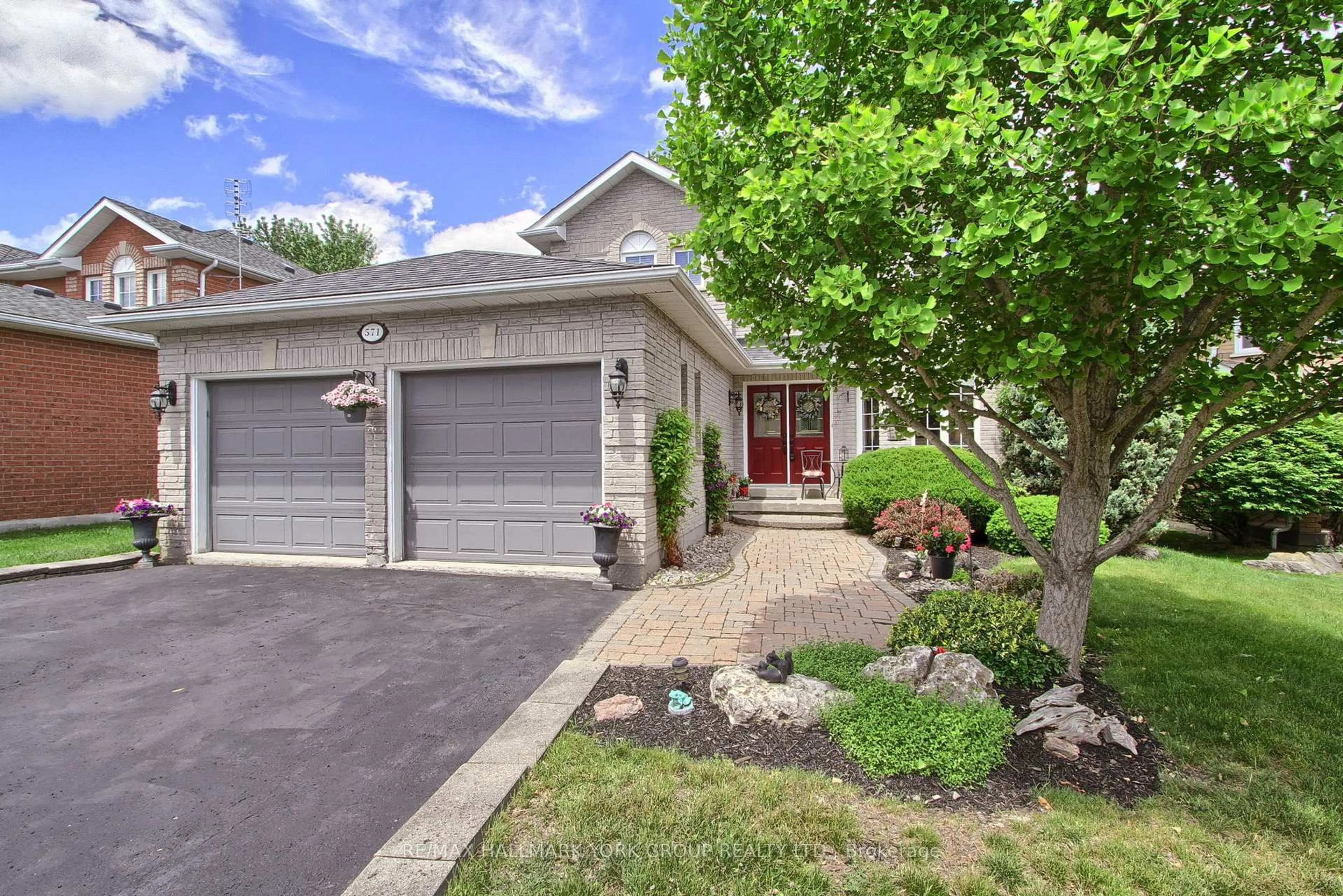 Home with brick exterior material, street for 571 Goodyear Cres, Newmarket Ontario L3Y 8L2