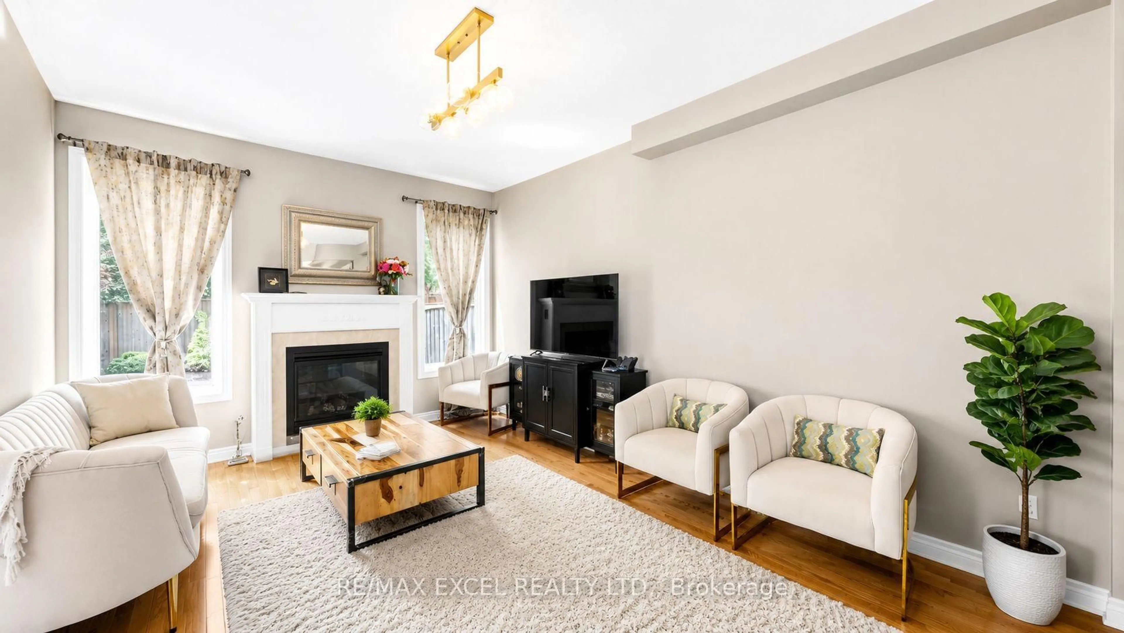 Living room with furniture, wood/laminate floor for 176 Sir Sanford Fleming Way, Vaughan Ontario L6A 0V4