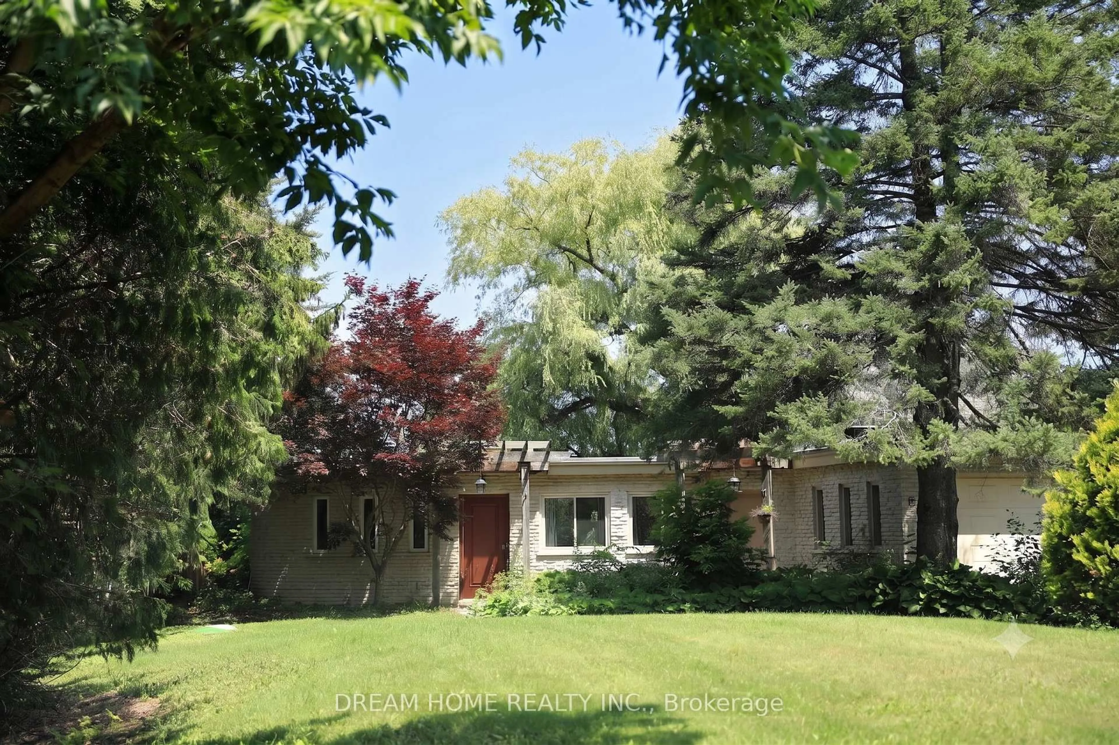 A pic from outside/outdoor area/front of a property/back of a property/a pic from drone, street for 74 Lakeview Ave, Whitchurch-Stouffville Ontario L4A 2G9