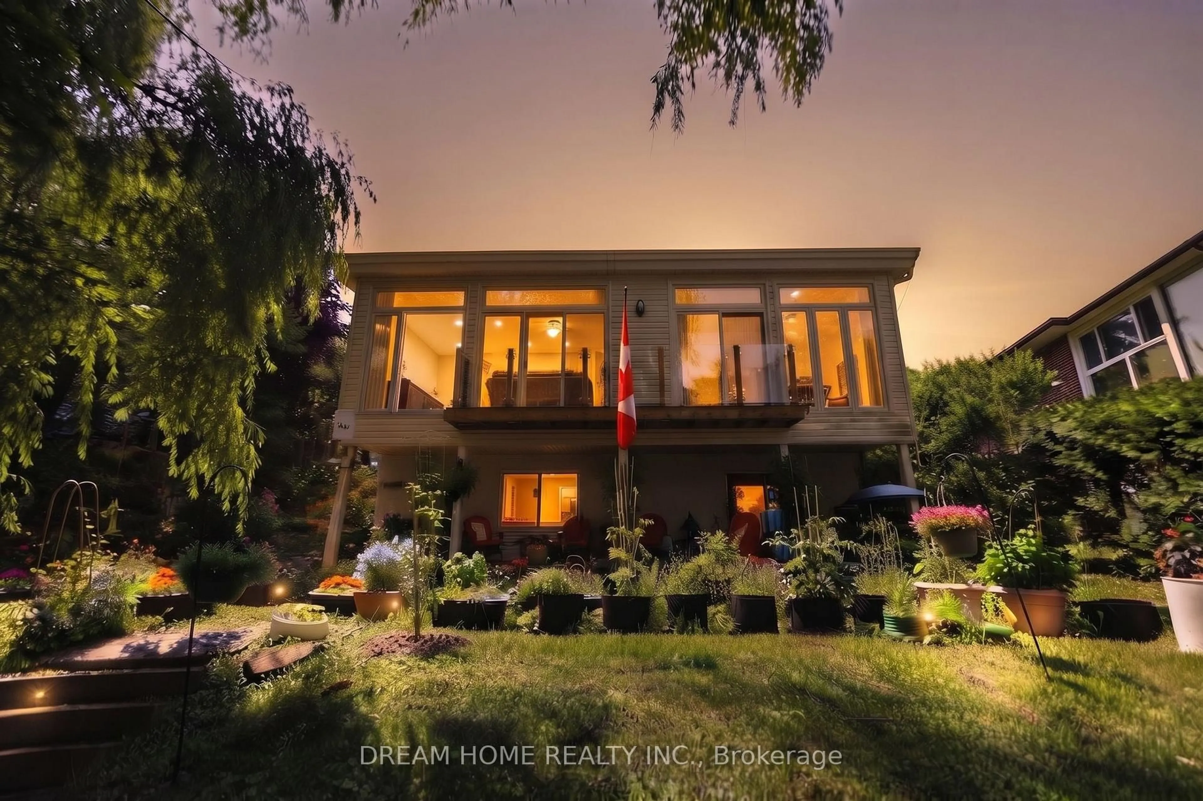 Home with brick exterior material, building for 74 Lakeview Ave, Whitchurch-Stouffville Ontario L4A 2G9