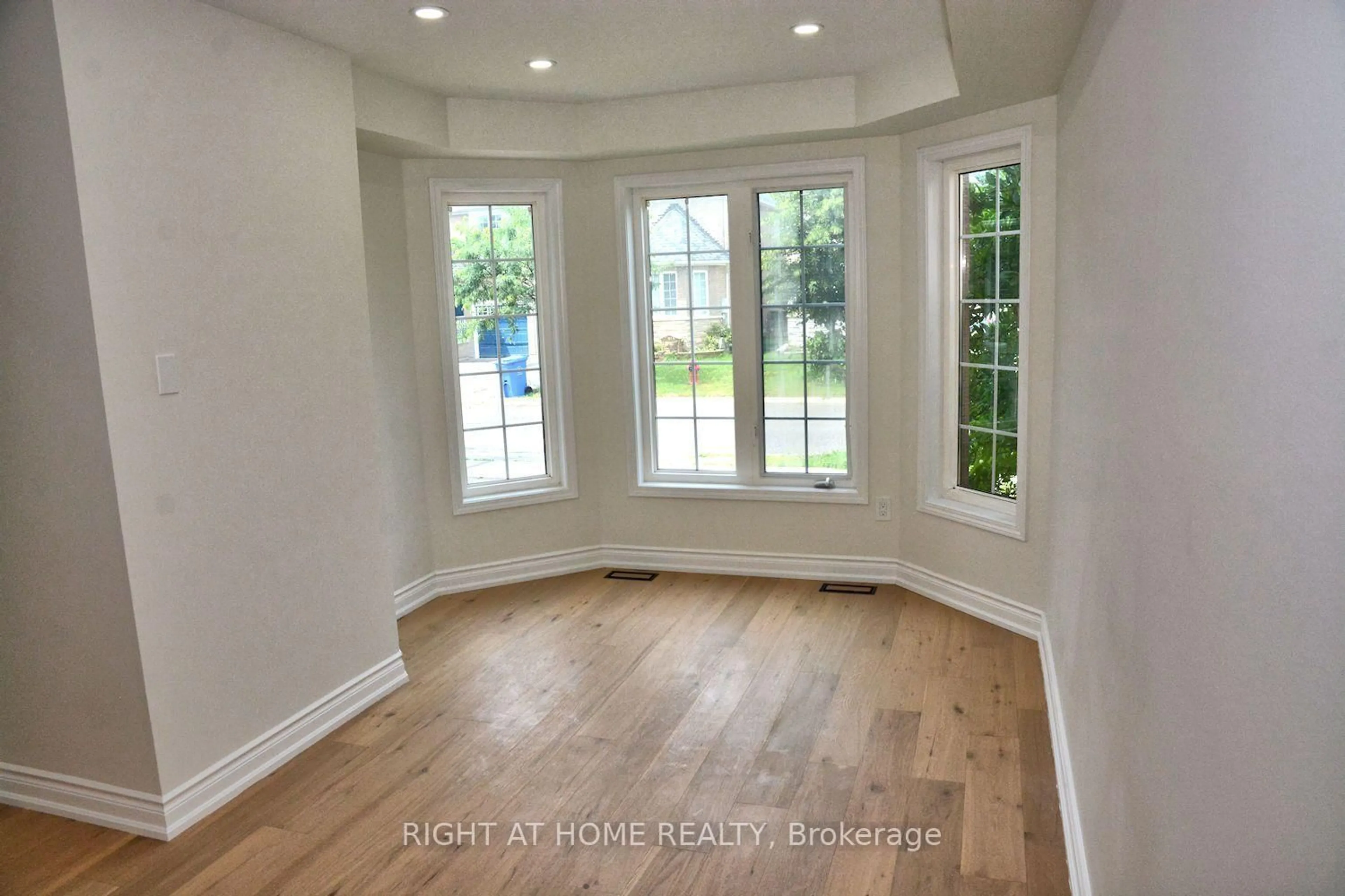 Unknown for 255 Marble Pl, Newmarket Ontario L3X 2Y3