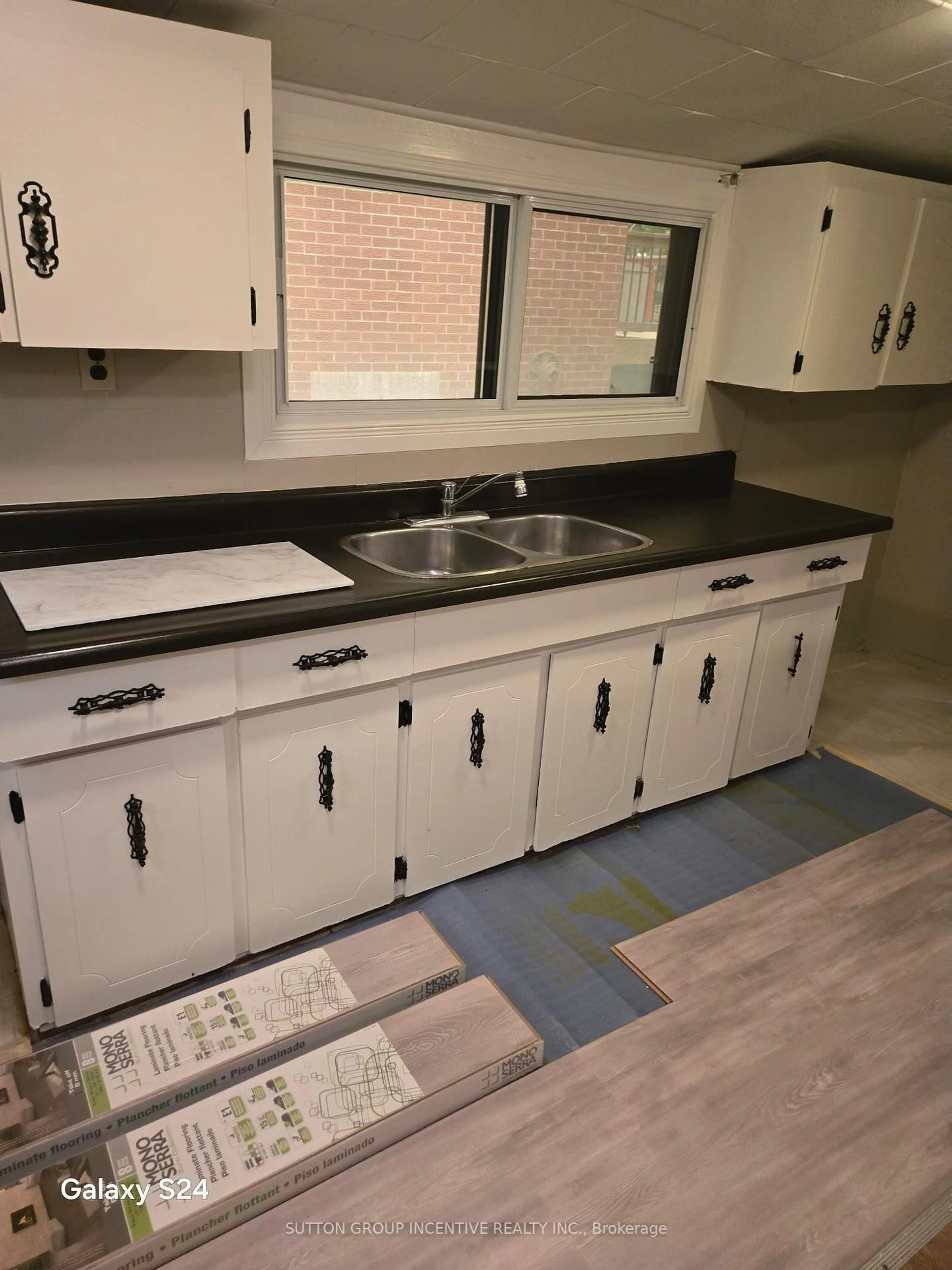 Standard kitchen, ceramic/tile floor for 1737 St. John's Rd, Innisfil Ontario L9S 1S9