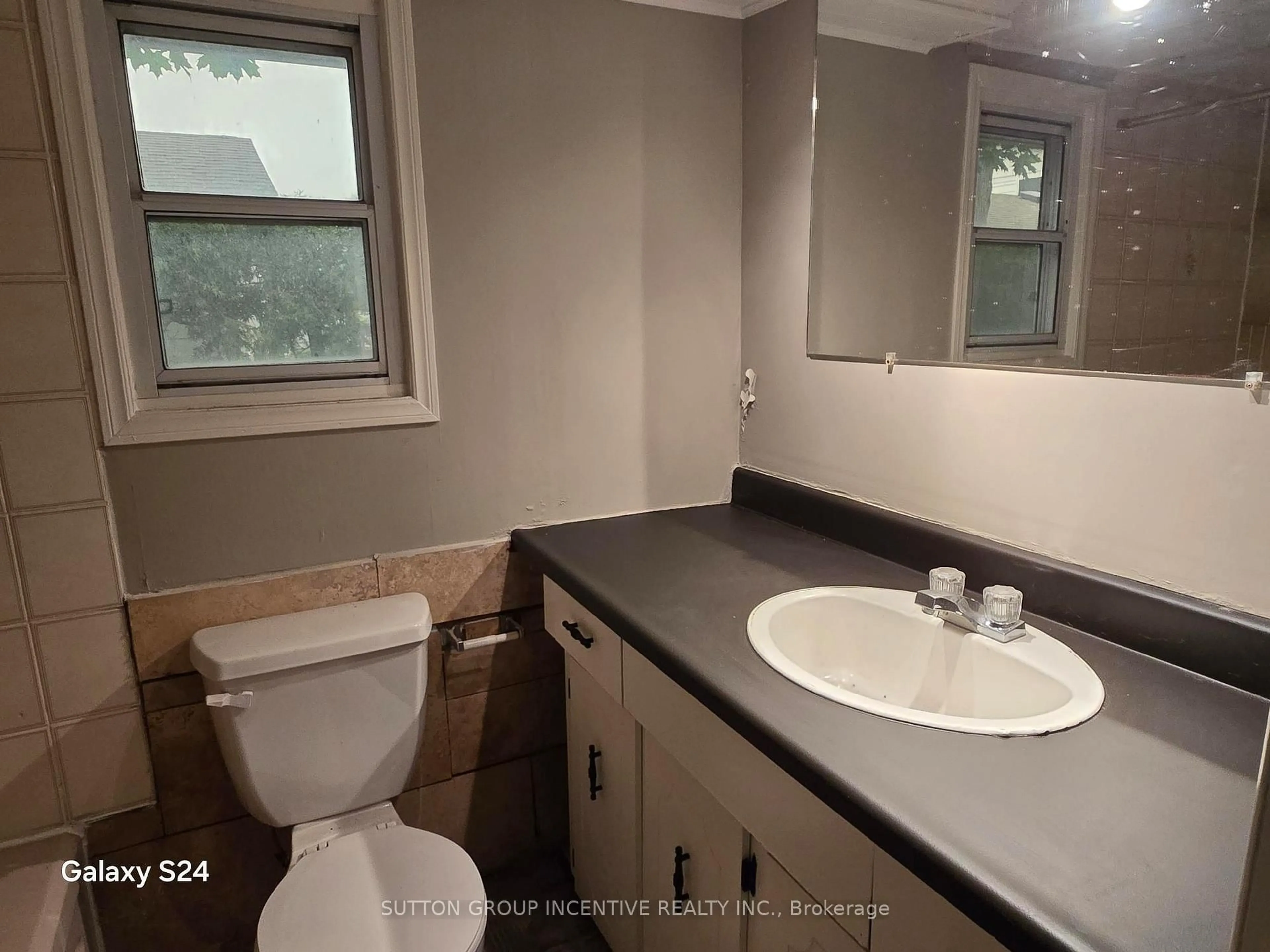 Standard bathroom, unknown for 1737 St. John's Rd, Innisfil Ontario L9S 1S9
