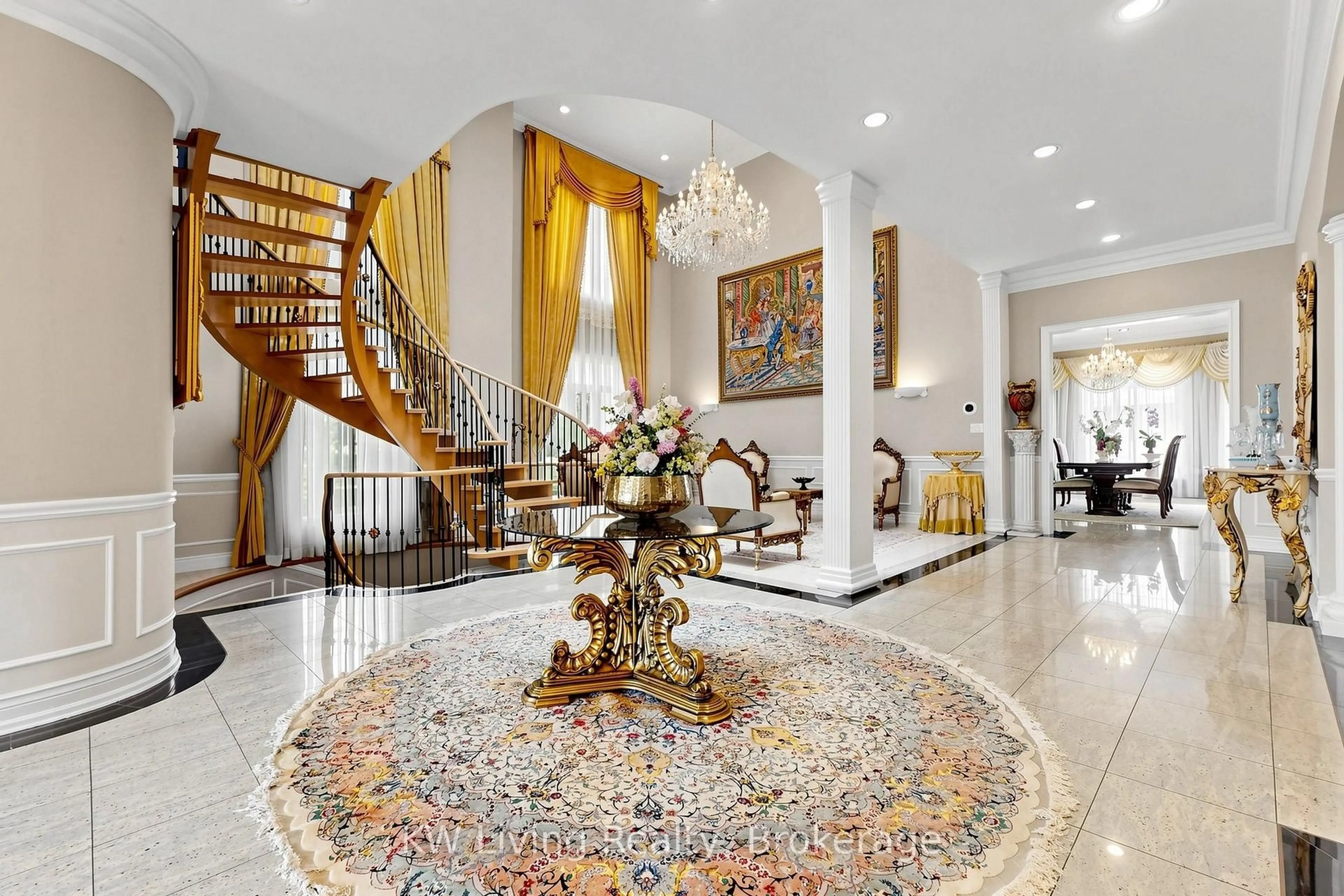Indoor foyer for 16 Montressor Crt, Richmond Hill Ontario L4B 4B7