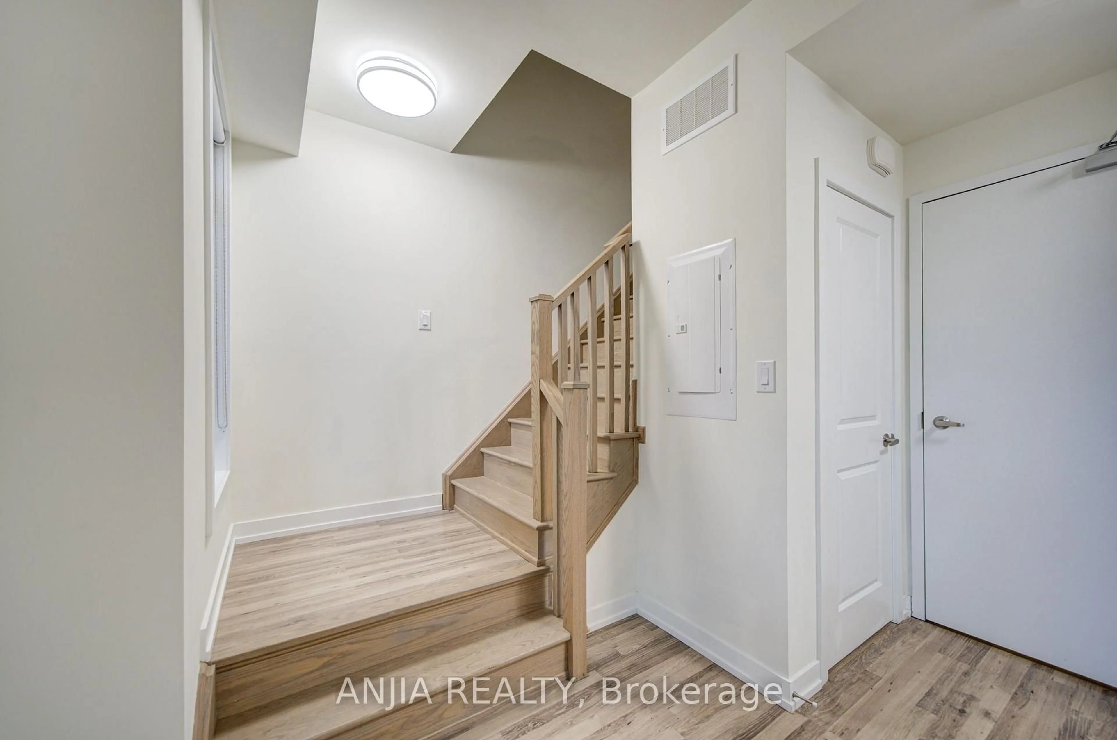 Unknown for 370D Red Maple Rd #105, Richmond Hill Ontario L4C 5T4