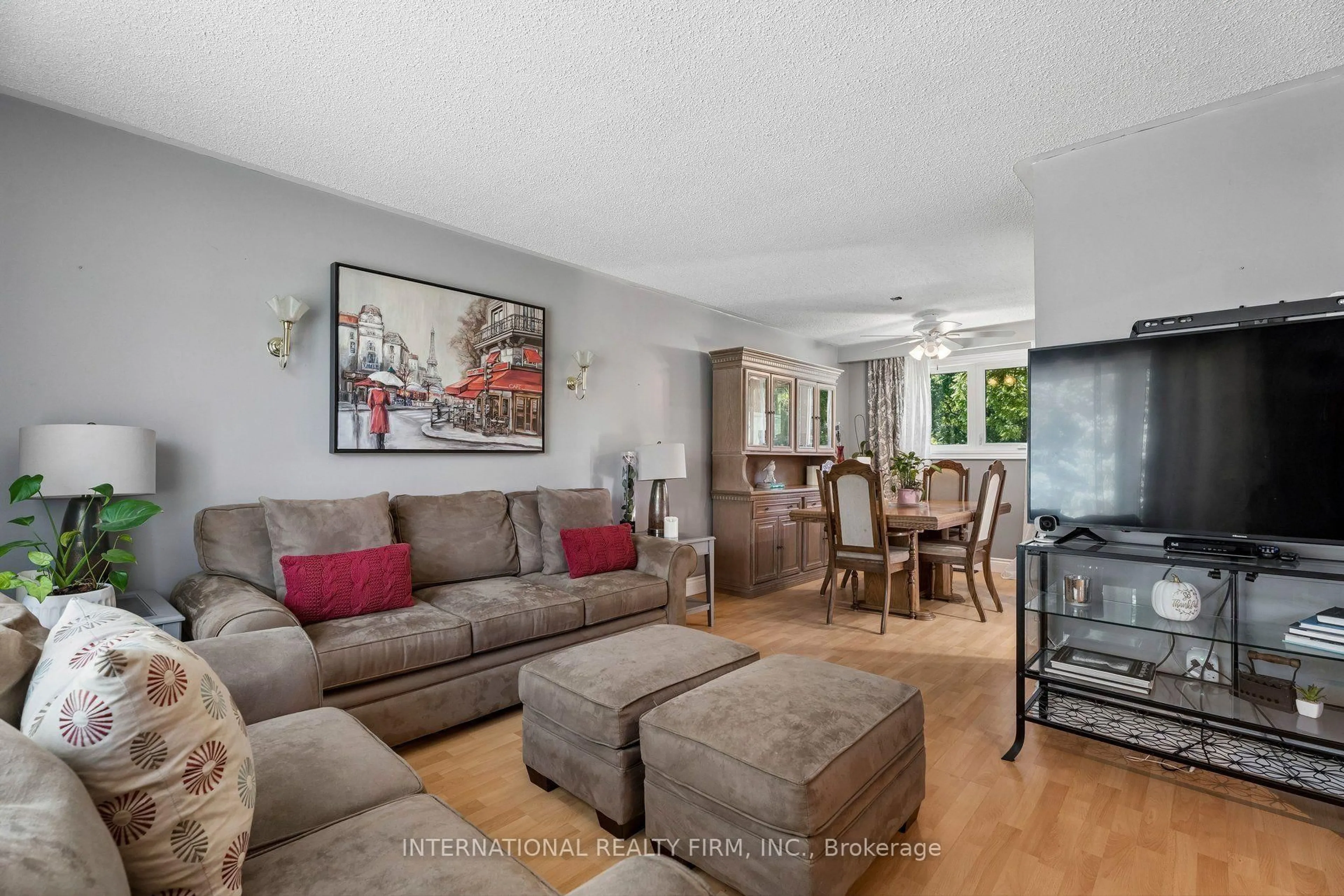 Living room with furniture, unknown for 29 Jamieson Dr, Adjala-Tosorontio Ontario L0N 1R0
