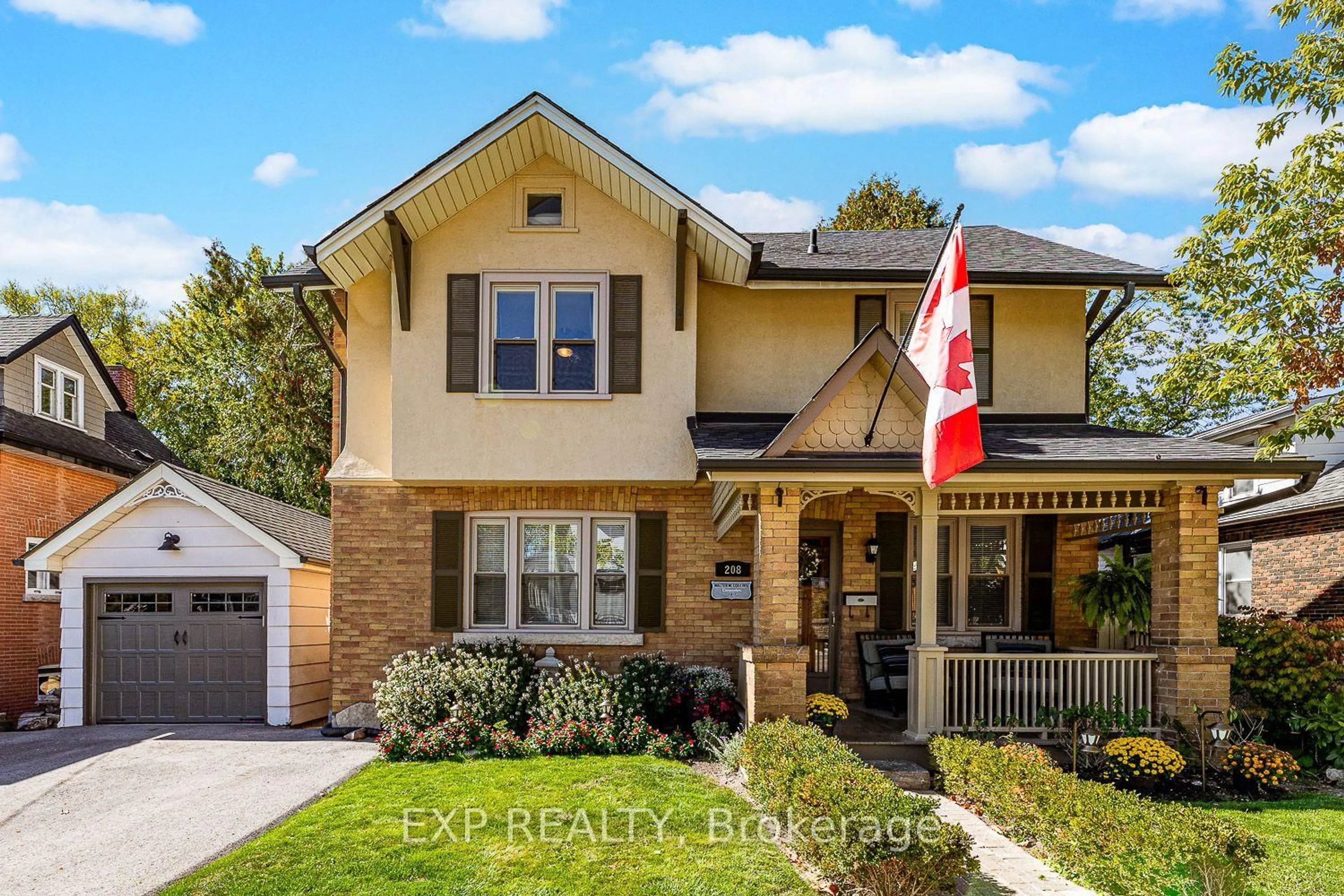Home with brick exterior material, street for 208 Lorne Ave, Newmarket Ontario L3Y 4K2
