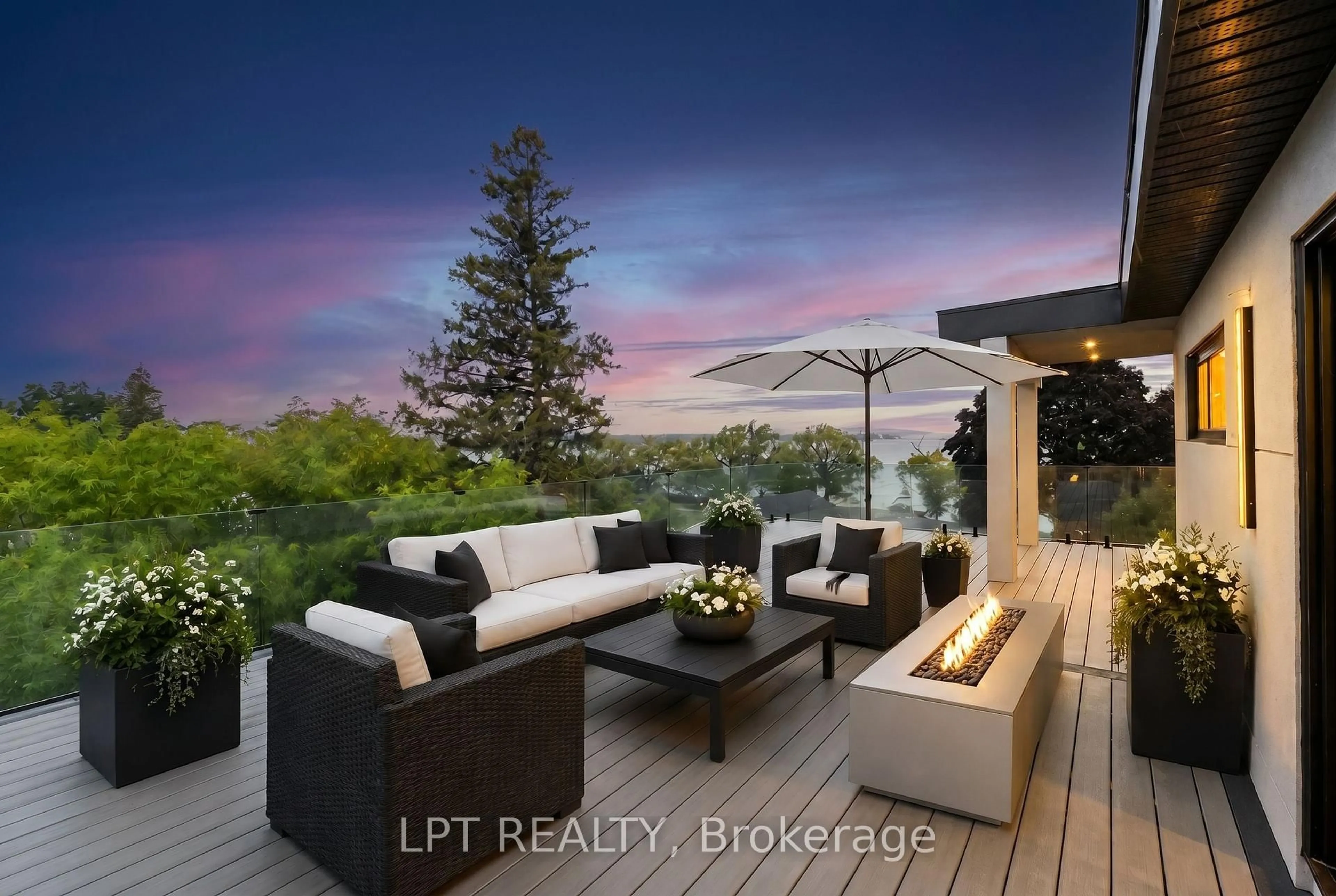 Patio, water/lake/river/ocean view for 838 Elmwood St, Georgina Ontario L4P 3E9