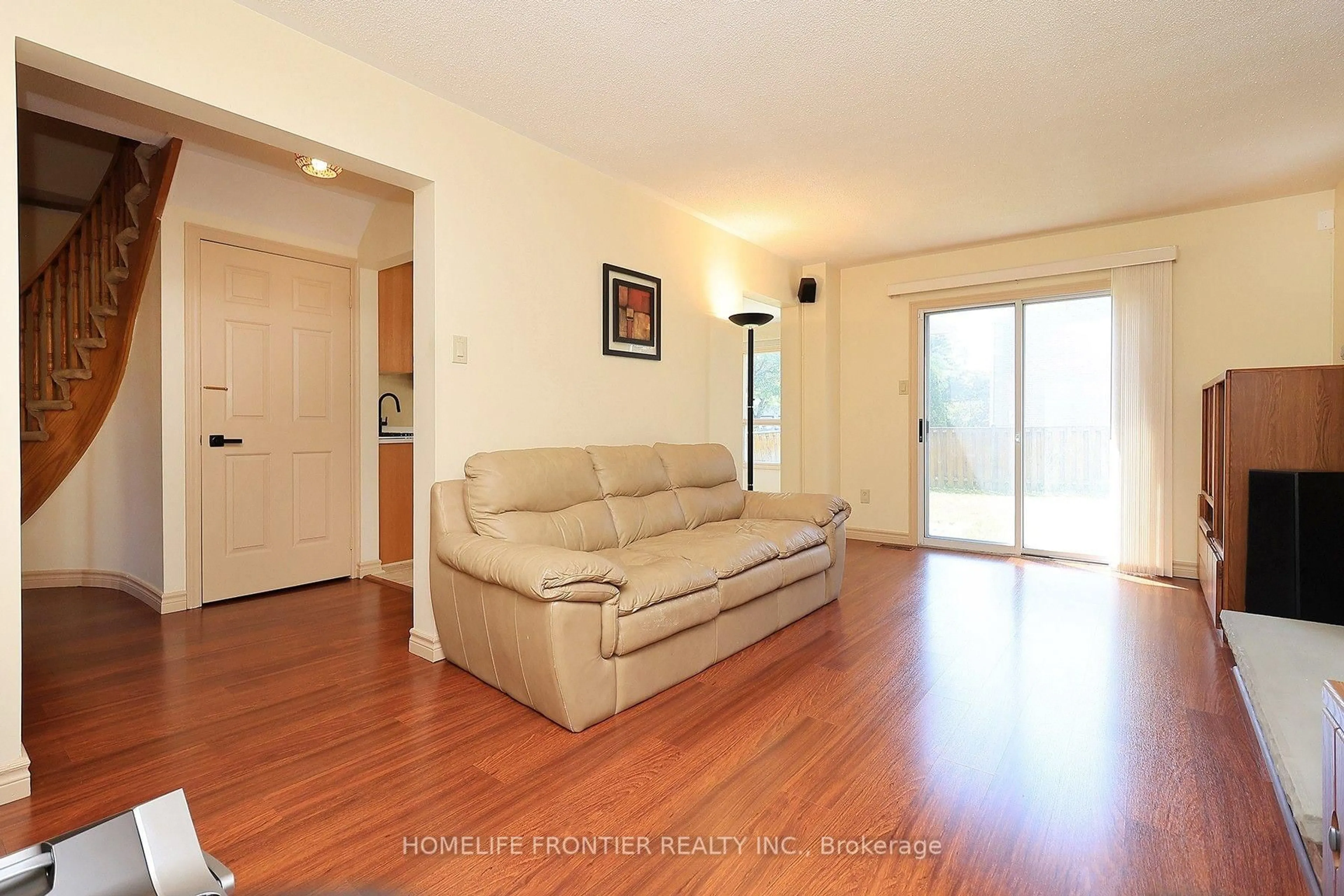 Living room with furniture, wood/laminate floor for 48 Ashfield Dr, Richmond Hill Ontario L4E 2K9