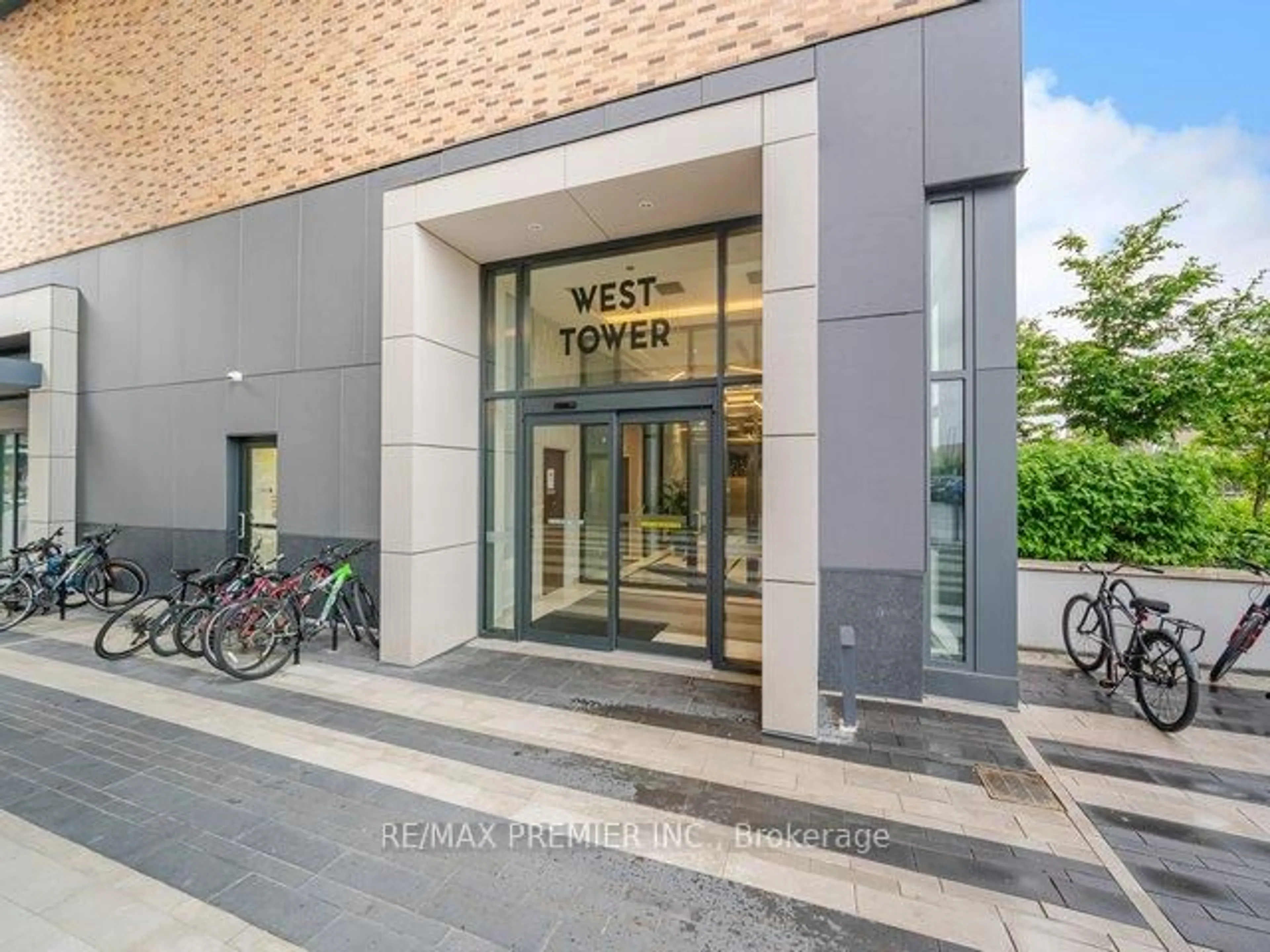 Indoor foyer for 100 Eagle Rock Way #317, Vaughan Ontario L6A 5B9