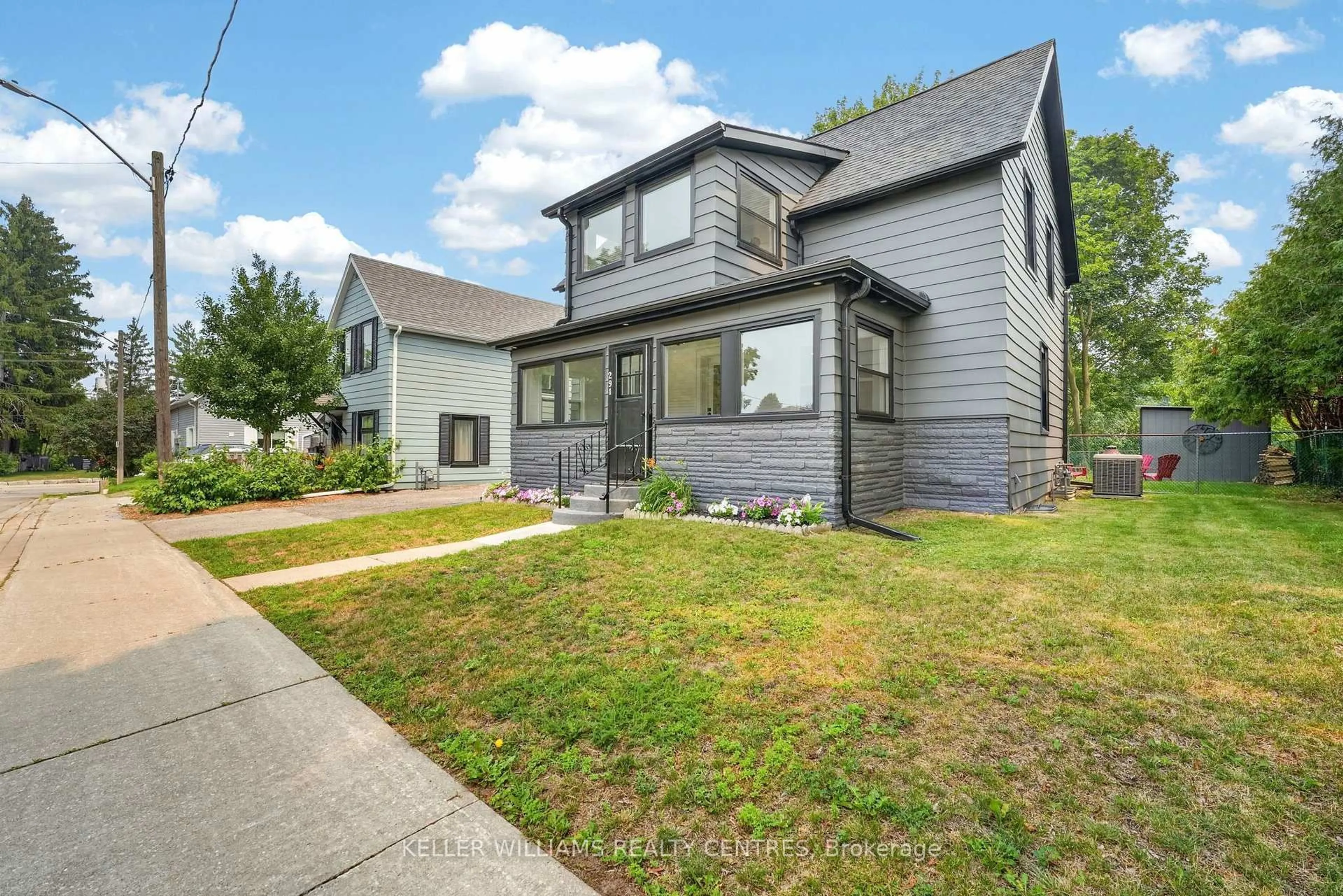 Home with vinyl exterior material, street for 291 Ellen St, Newmarket Ontario L3Y 4C7