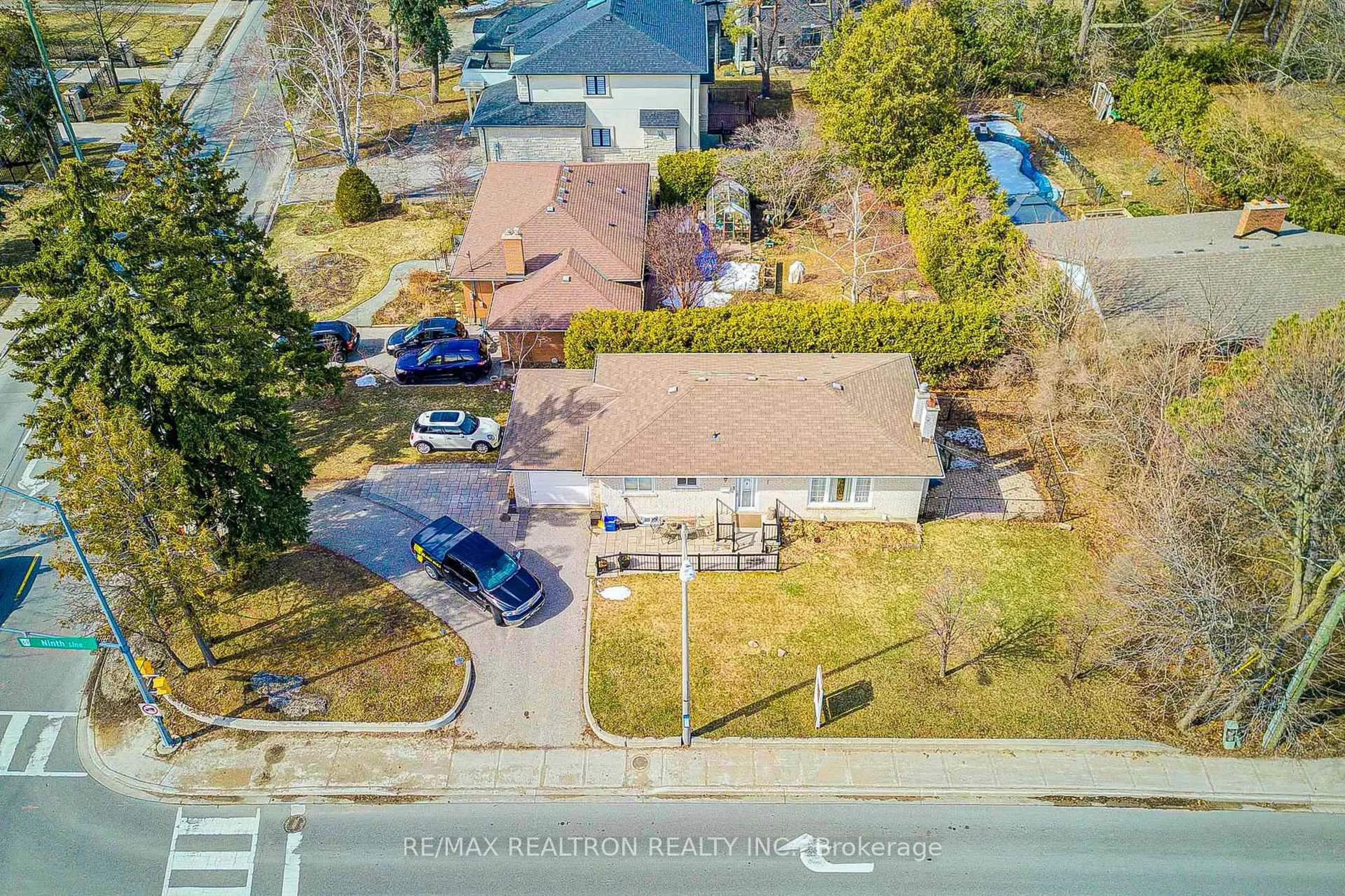 A pic from outside/outdoor area/front of a property/back of a property/a pic from drone, street for 256 Church St, Markham Ontario L3P 2M7