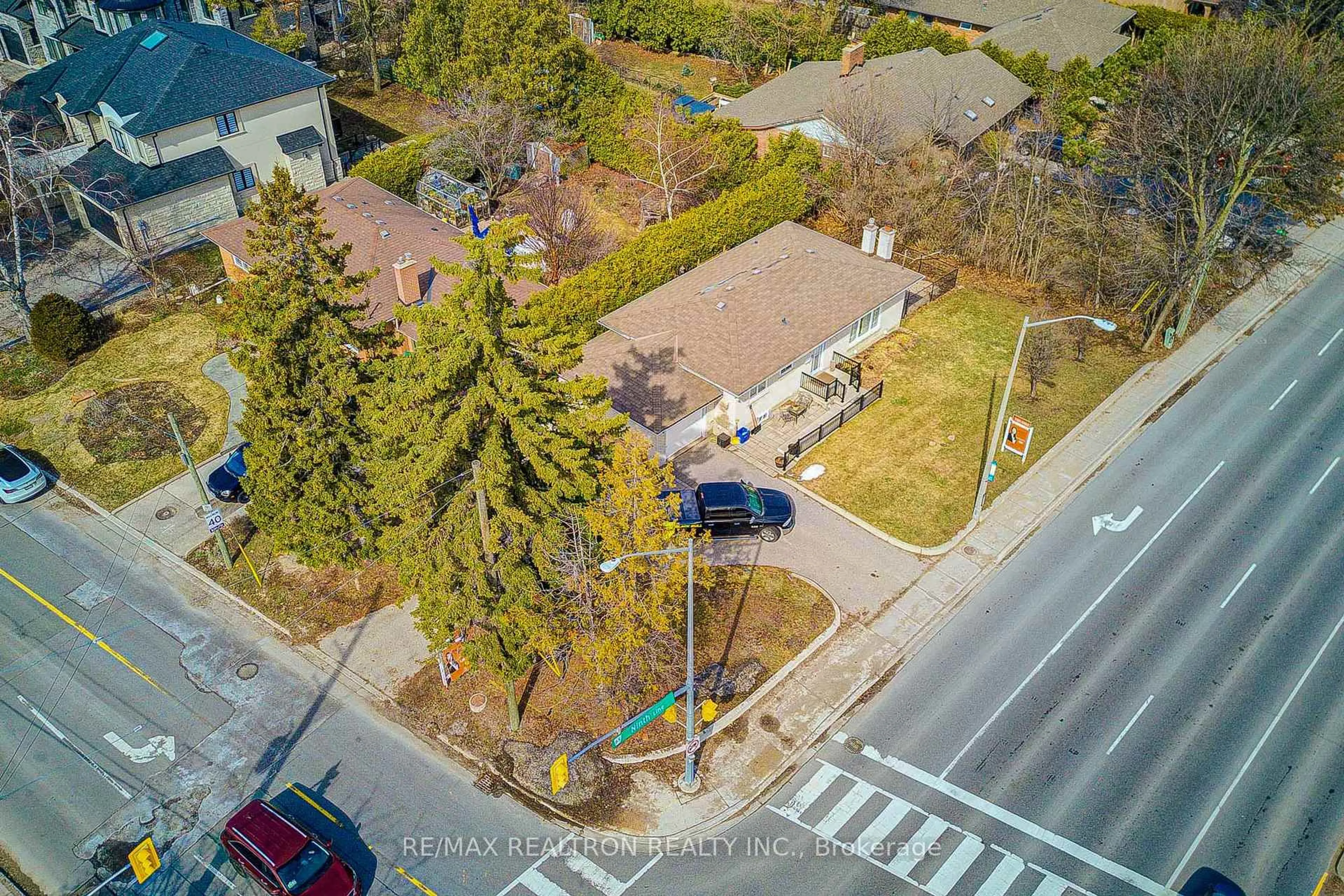 A pic from outside/outdoor area/front of a property/back of a property/a pic from drone, street for 256 Church St, Markham Ontario L3P 2M7