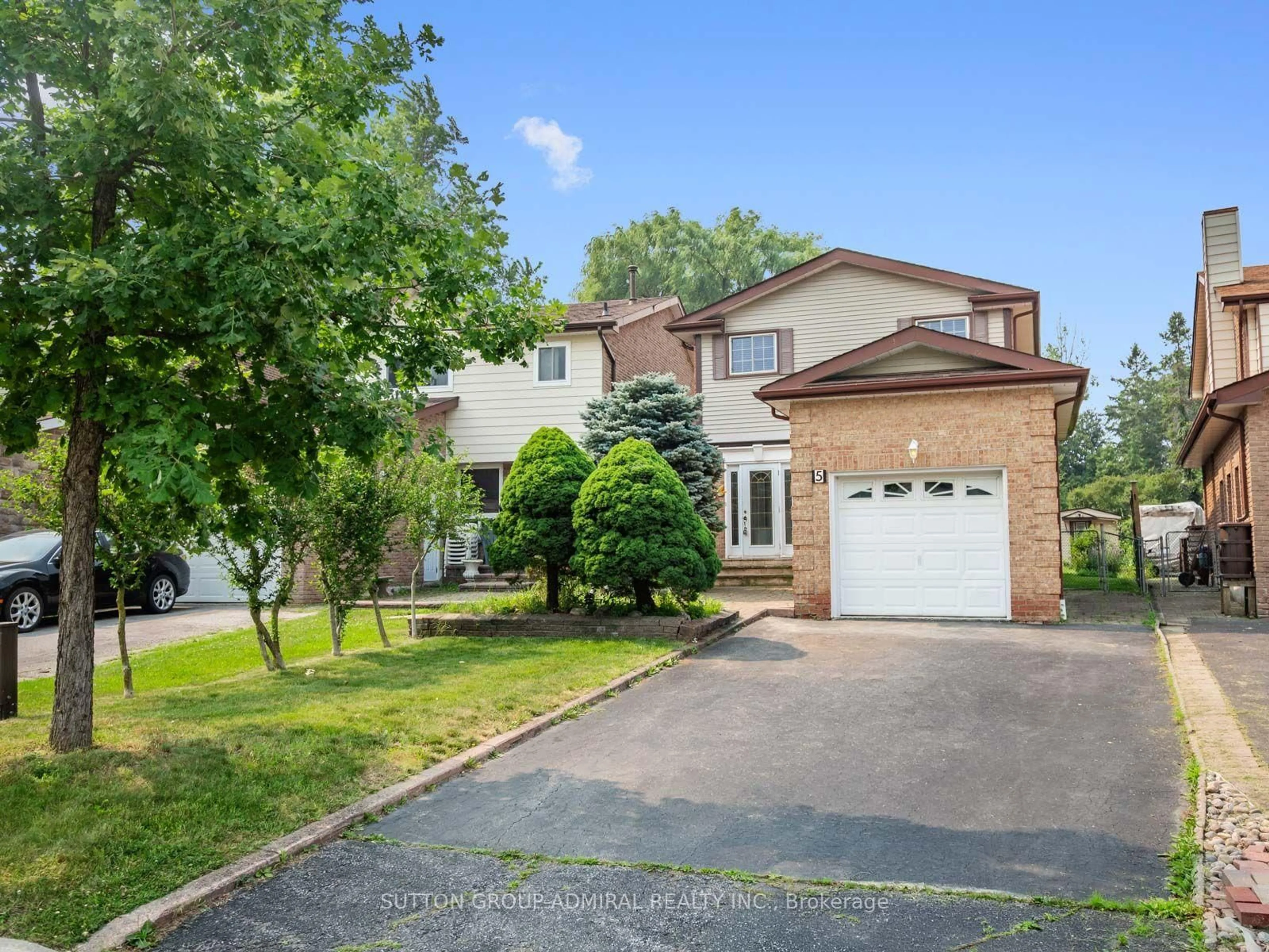 A pic from outside/outdoor area/front of a property/back of a property/a pic from drone, street for 5 Durie Lane, Markham Ontario L3T 5H4
