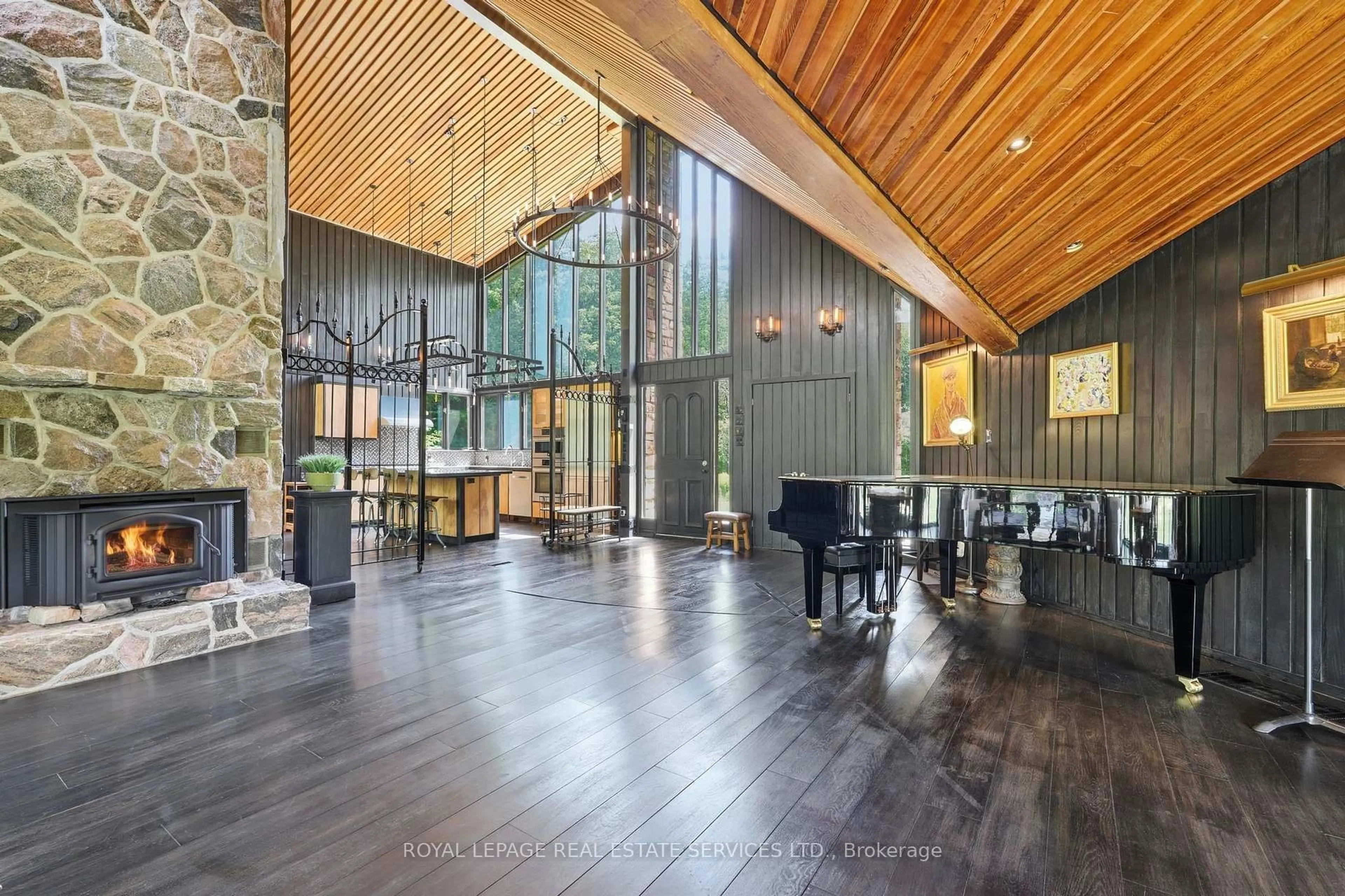Indoor foyer for 7779 Concession 2, Uxbridge Ontario L9P 0H9