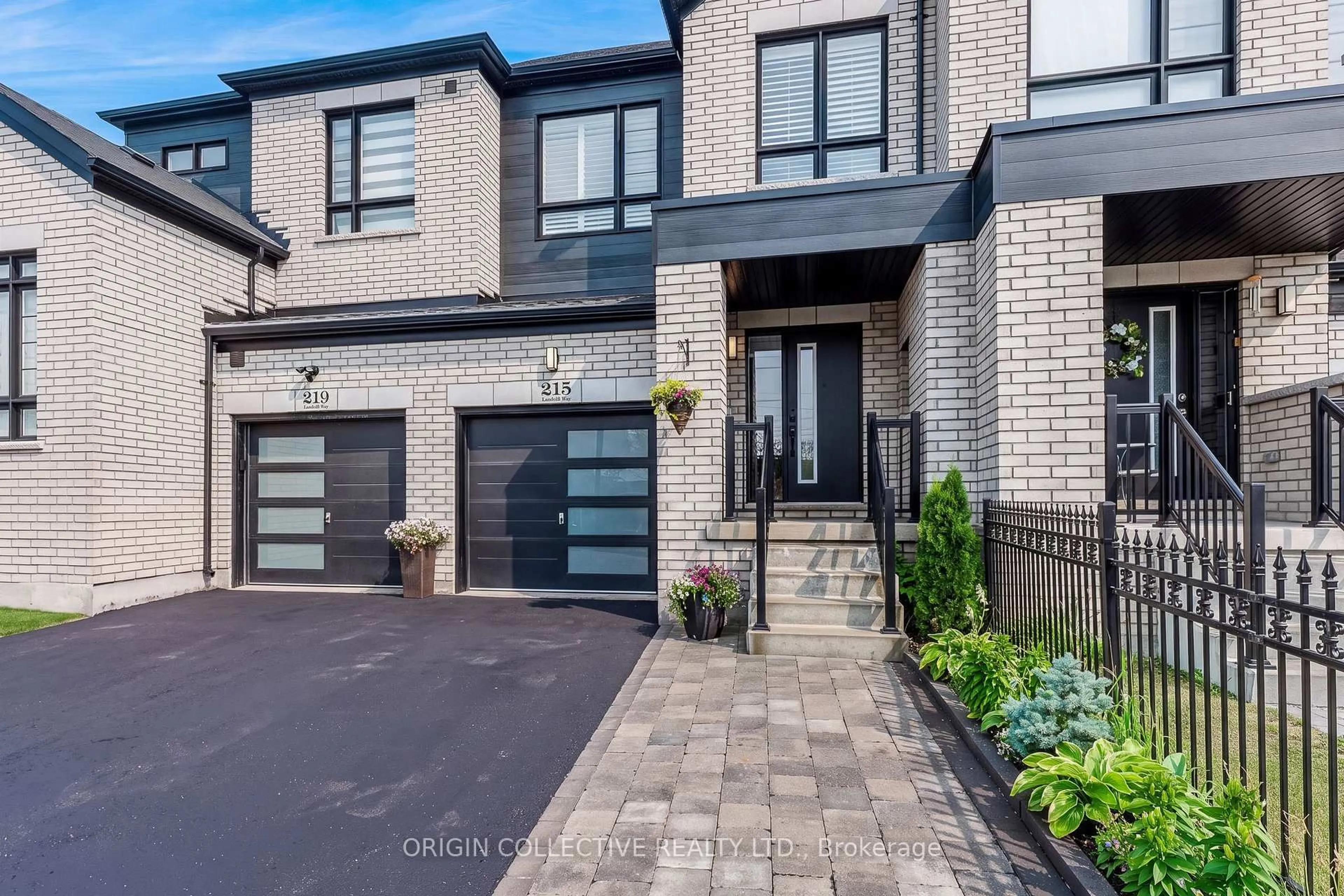 Home with brick exterior material, street for 215 Landolfi Way, Bradford West Gwillimbury Ontario L3Z 4L7