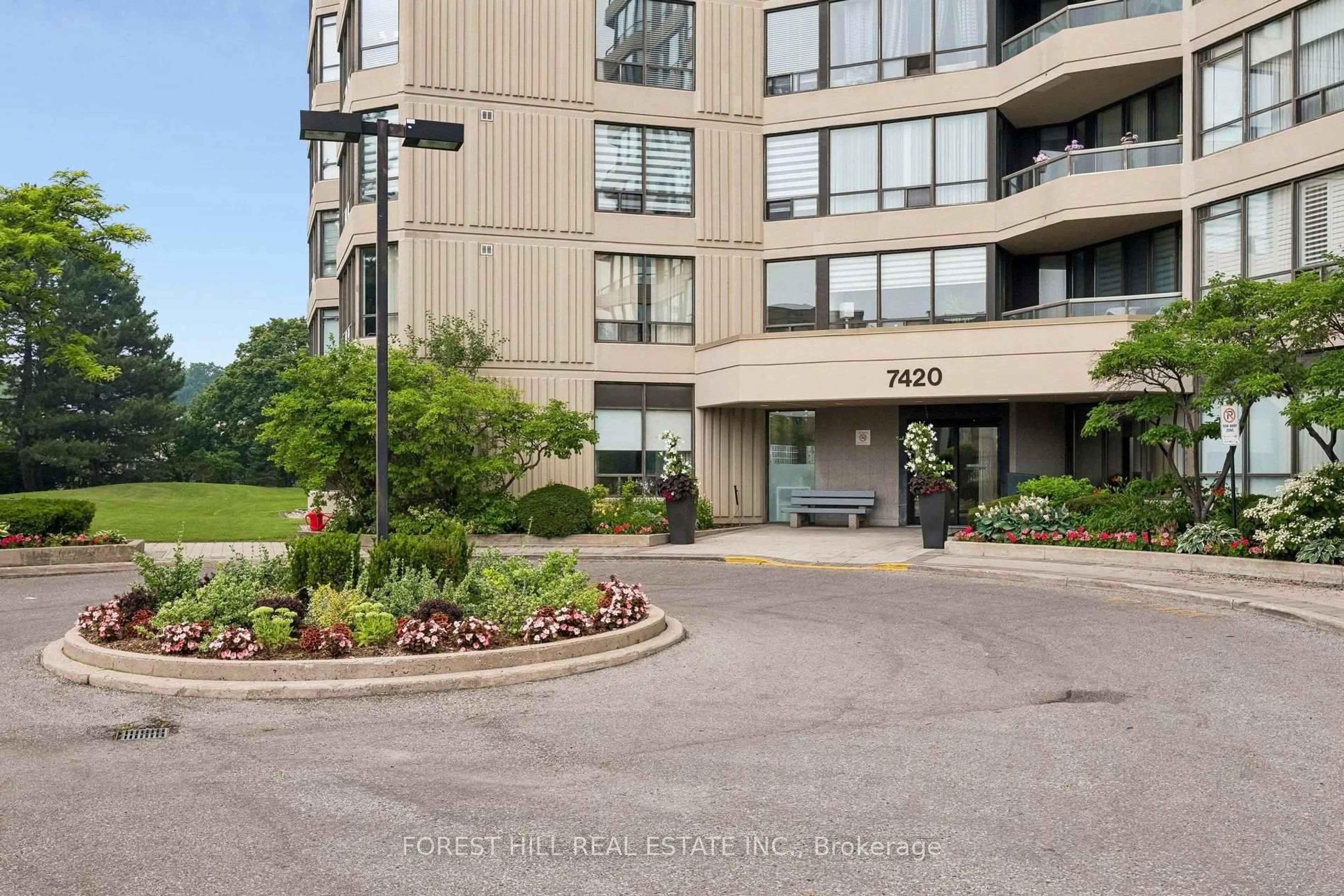 Indoor foyer for 7420 Bathurst St #101, Vaughan Ontario L4J 6X4