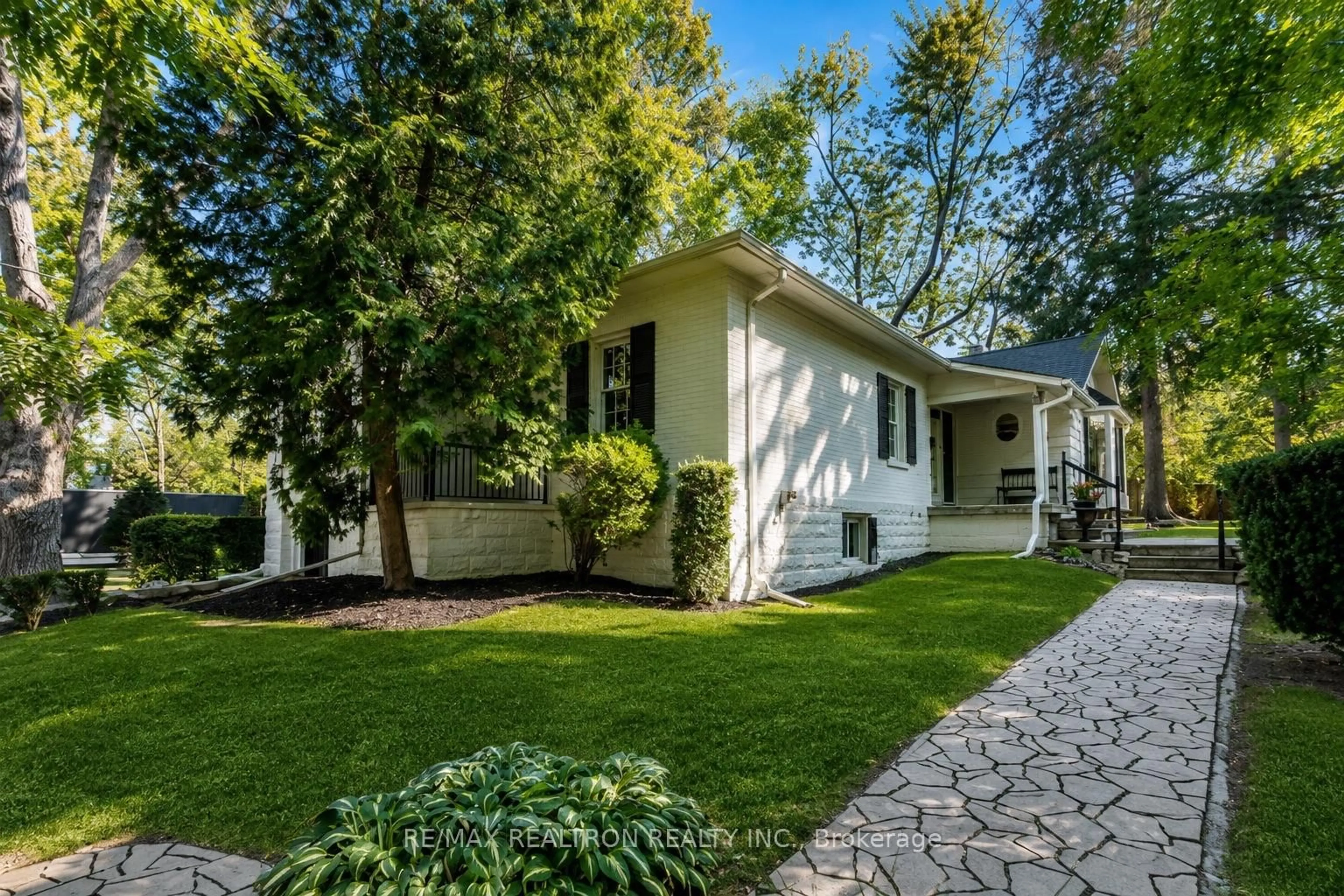 Home with vinyl exterior material, street for 151 Brooke St, Vaughan Ontario L4J 1Z2