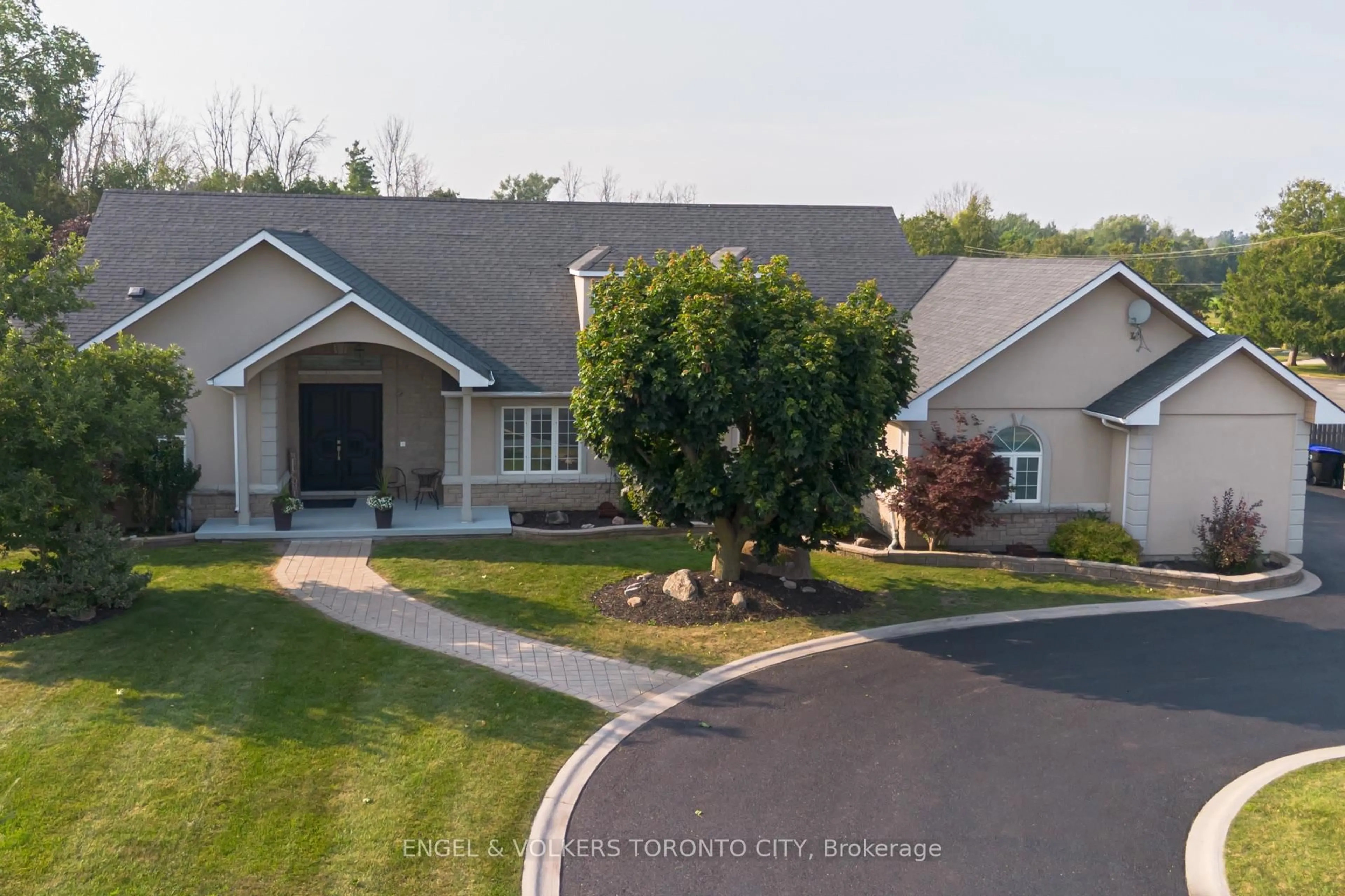 A pic from outside/outdoor area/front of a property/back of a property/a pic from drone, street for 1288 Shore Acres Dr, Innisfil Ontario L0L 1R0