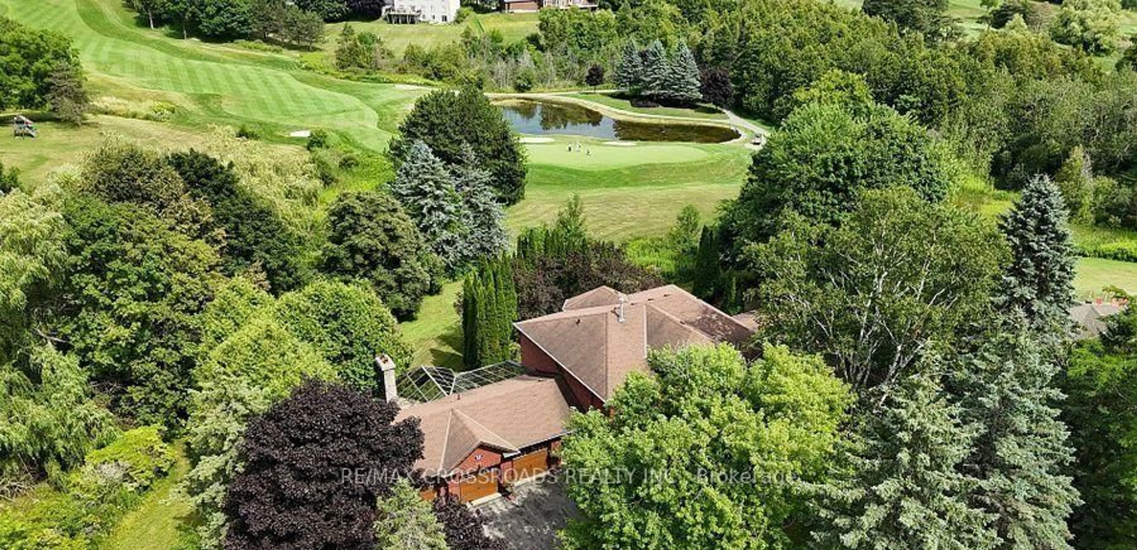 A pic from outside/outdoor area/front of a property/back of a property/a pic from drone, unknown for 18 Hill Top Tr, Whitchurch-Stouffville Ontario L4A 7X4