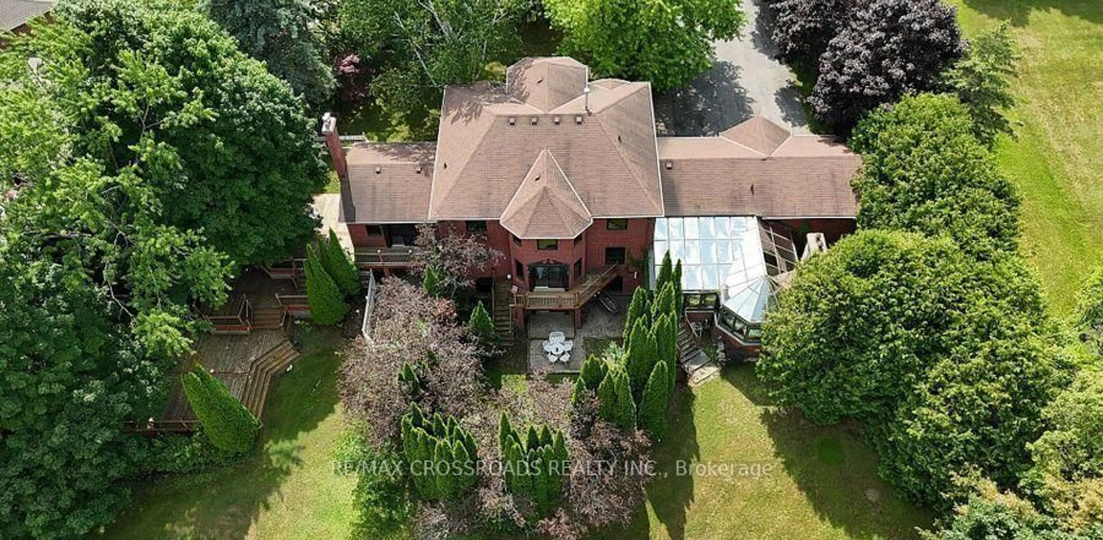 A pic from outside/outdoor area/front of a property/back of a property/a pic from drone, building for 18 Hill Top Tr, Whitchurch-Stouffville Ontario L4A 7X4