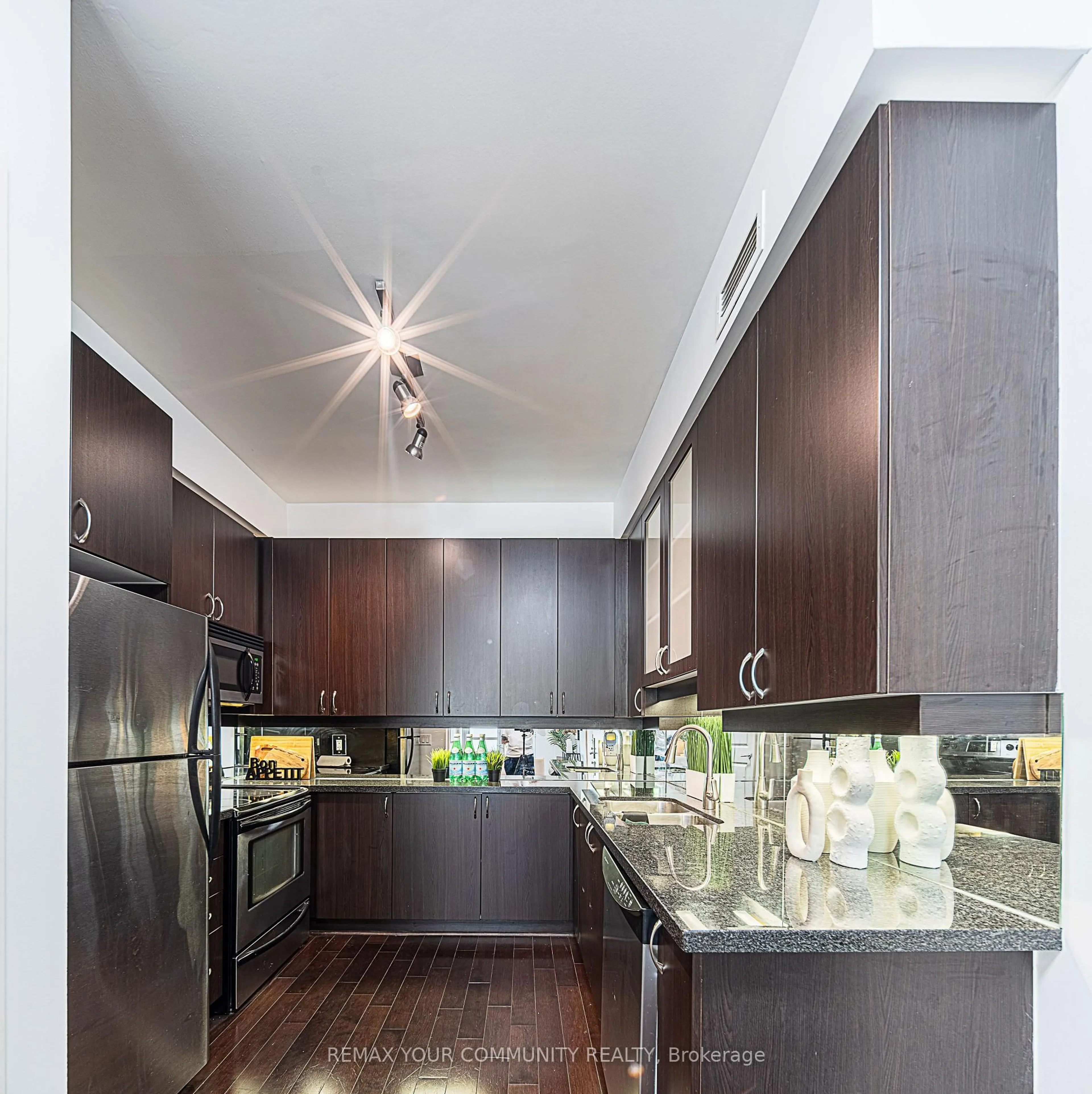 Contemporary kitchen, unknown for 39 Upper Duke Cres #102, Markham Ontario L6G 0B8