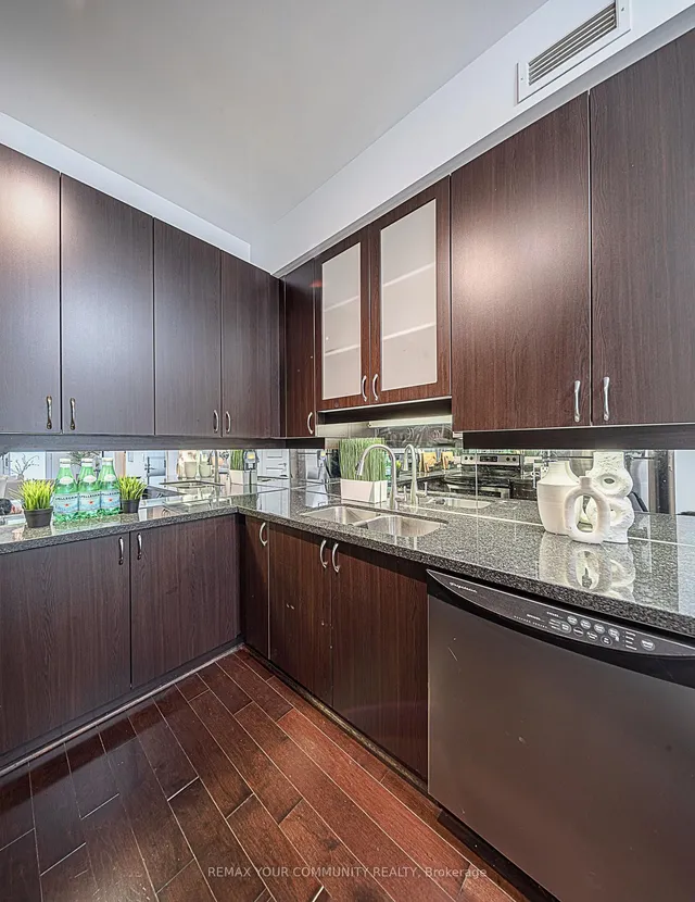 39 Upper Duke Cres #102, Markham 5