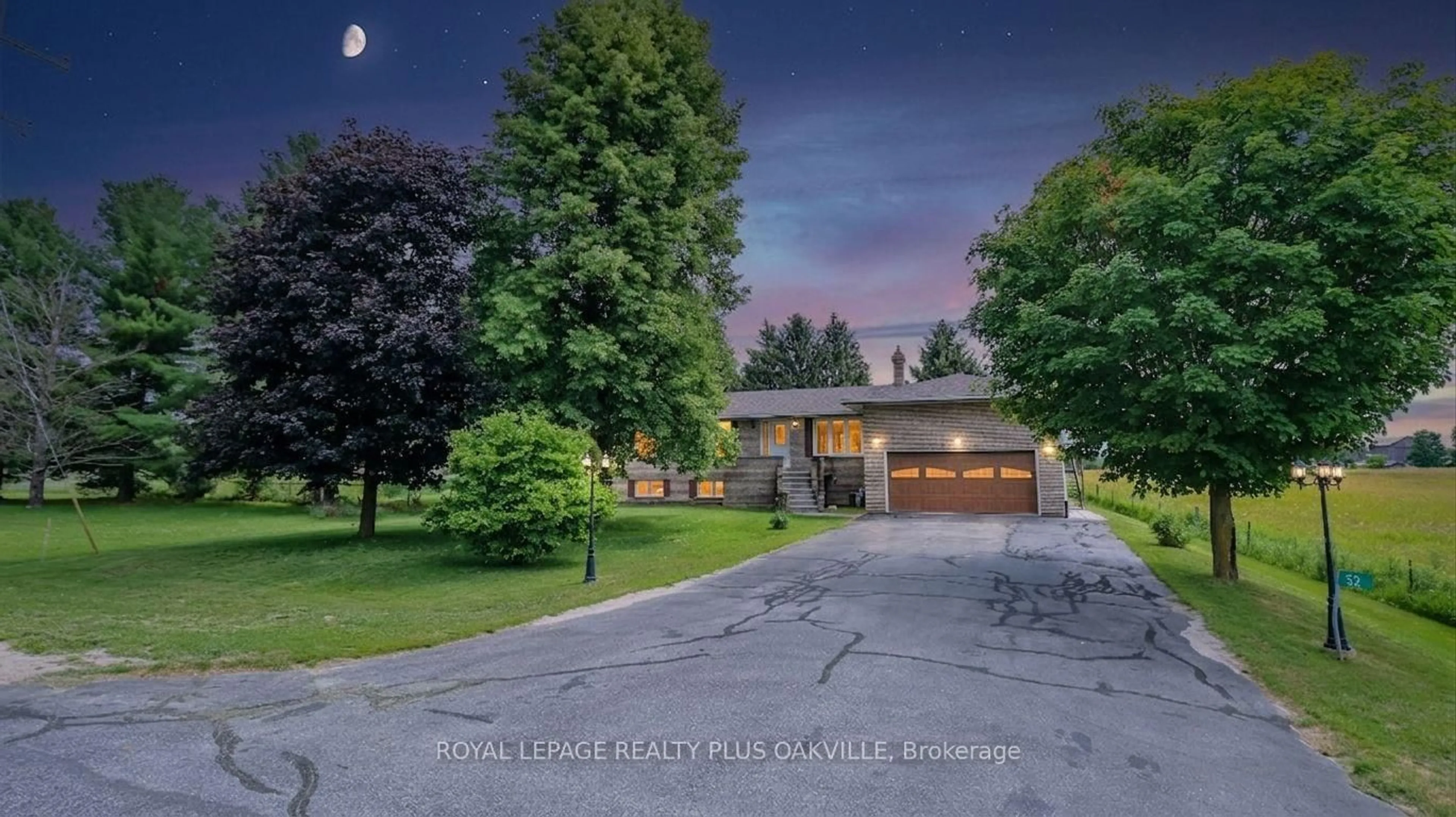 A pic from outside/outdoor area/front of a property/back of a property/a pic from drone, street for 52 Denney Dr, Essa Ontario L0L 1N0