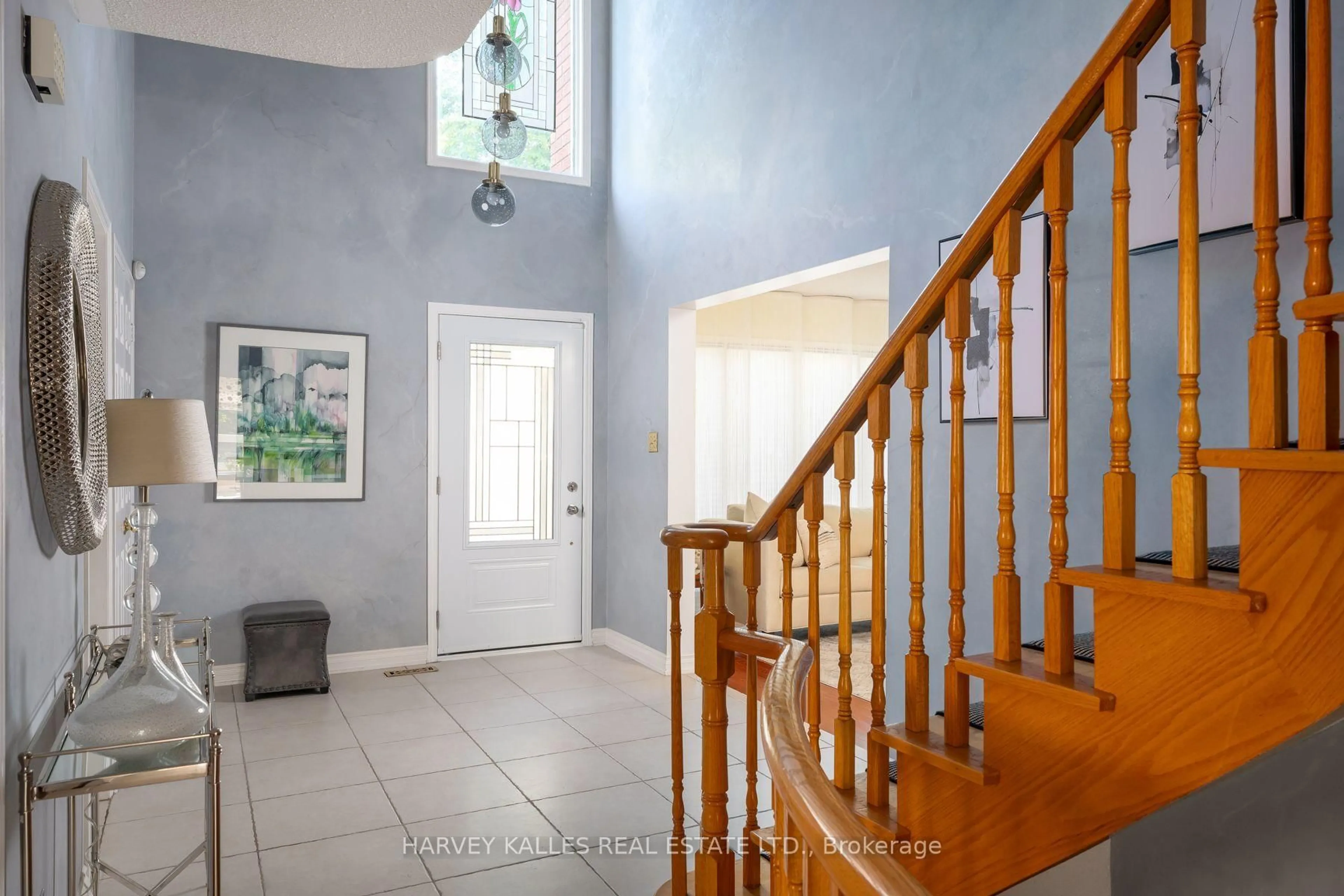 Indoor foyer for 17 Peterborough Ave, Markham Ontario L3T 7B7