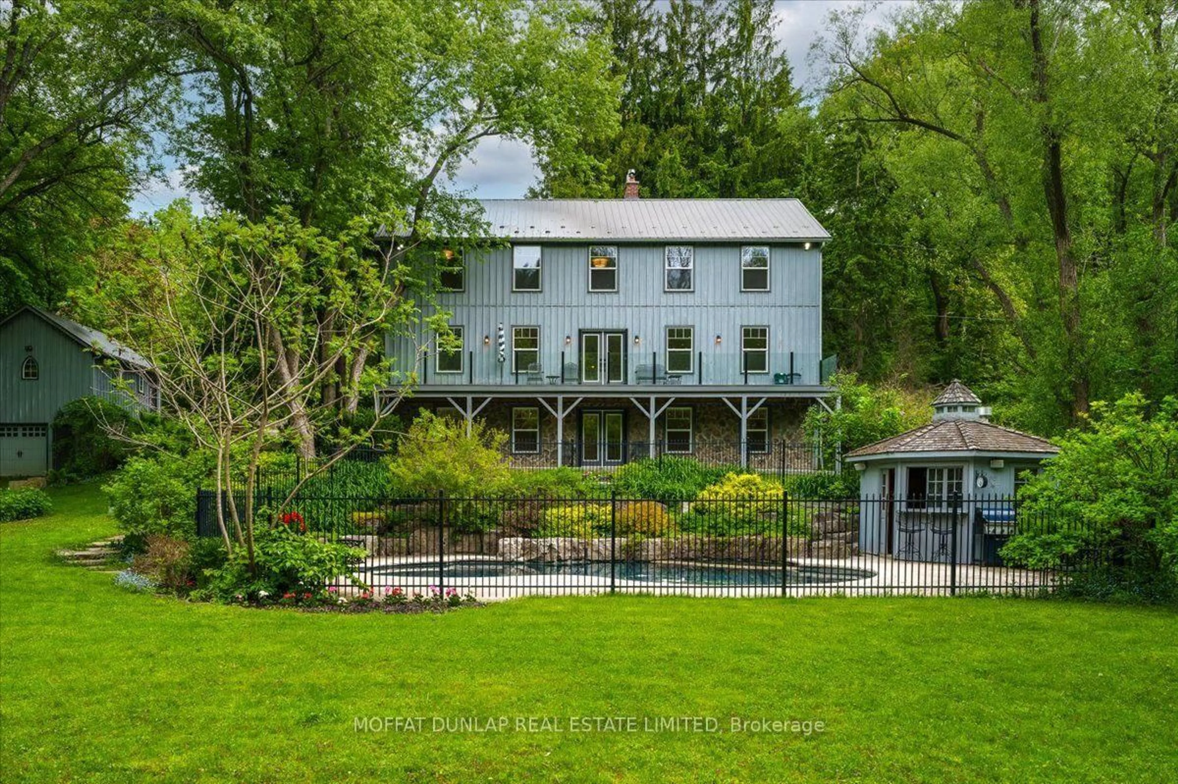 A pic from outside/outdoor area/front of a property/back of a property/a pic from drone, unknown for 15 Laskay Lane, King Ontario L7B 1K4
