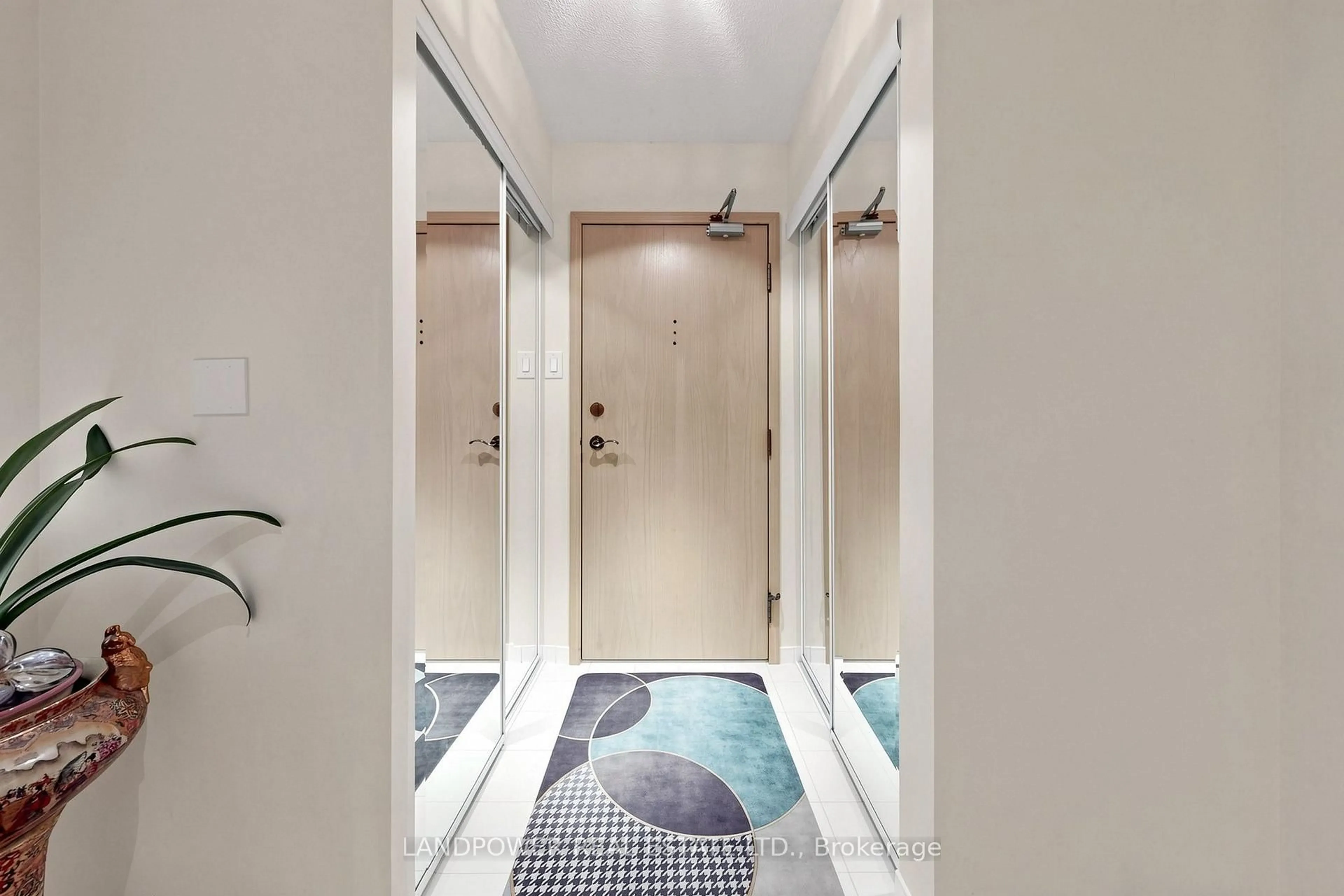 Indoor entryway for 7825 Bayview Ave #1106, Markham Ontario L3T 7N2