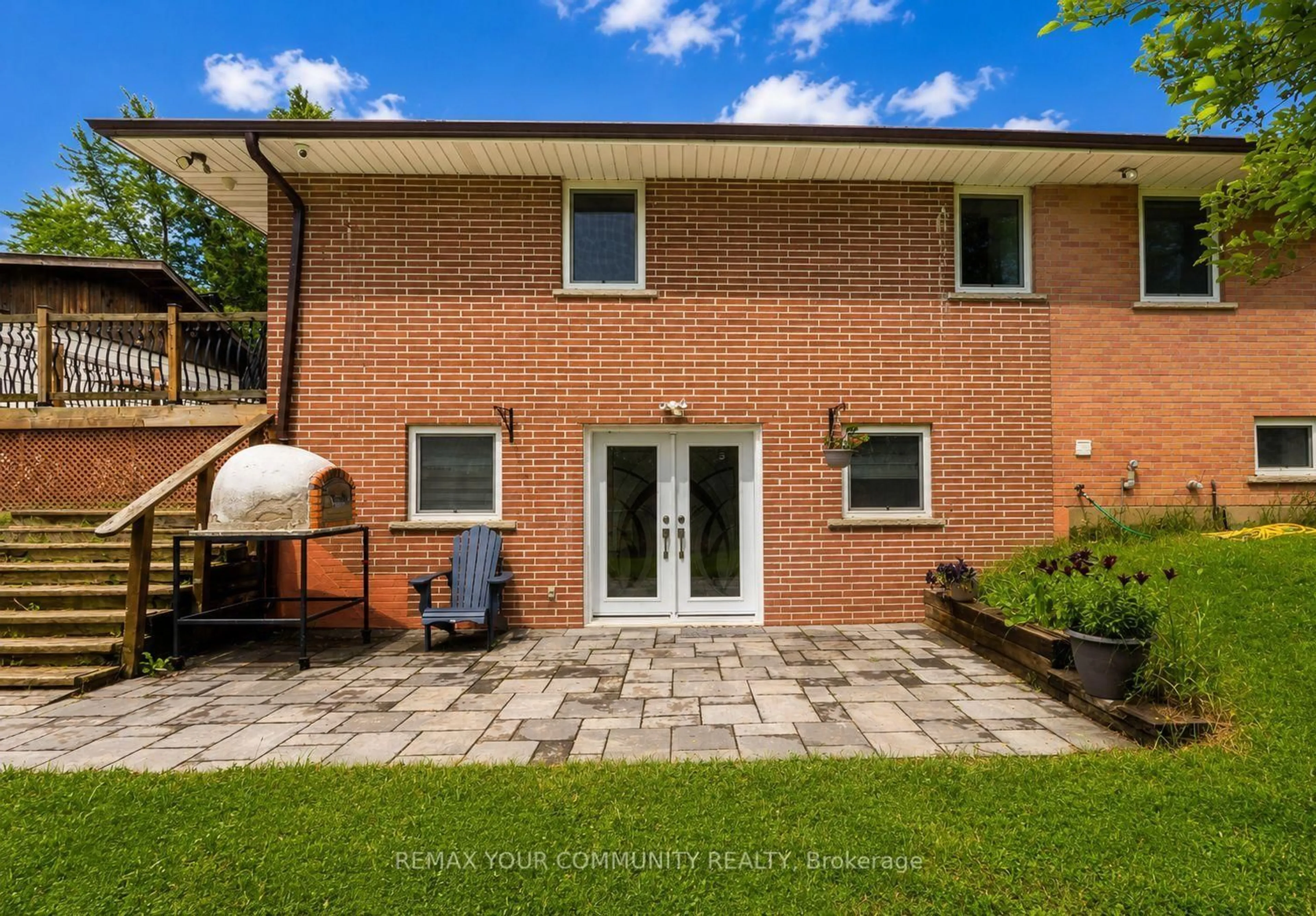 Home with brick exterior material, street for 2950 17th Sdrd, King Ontario L7B 1A3