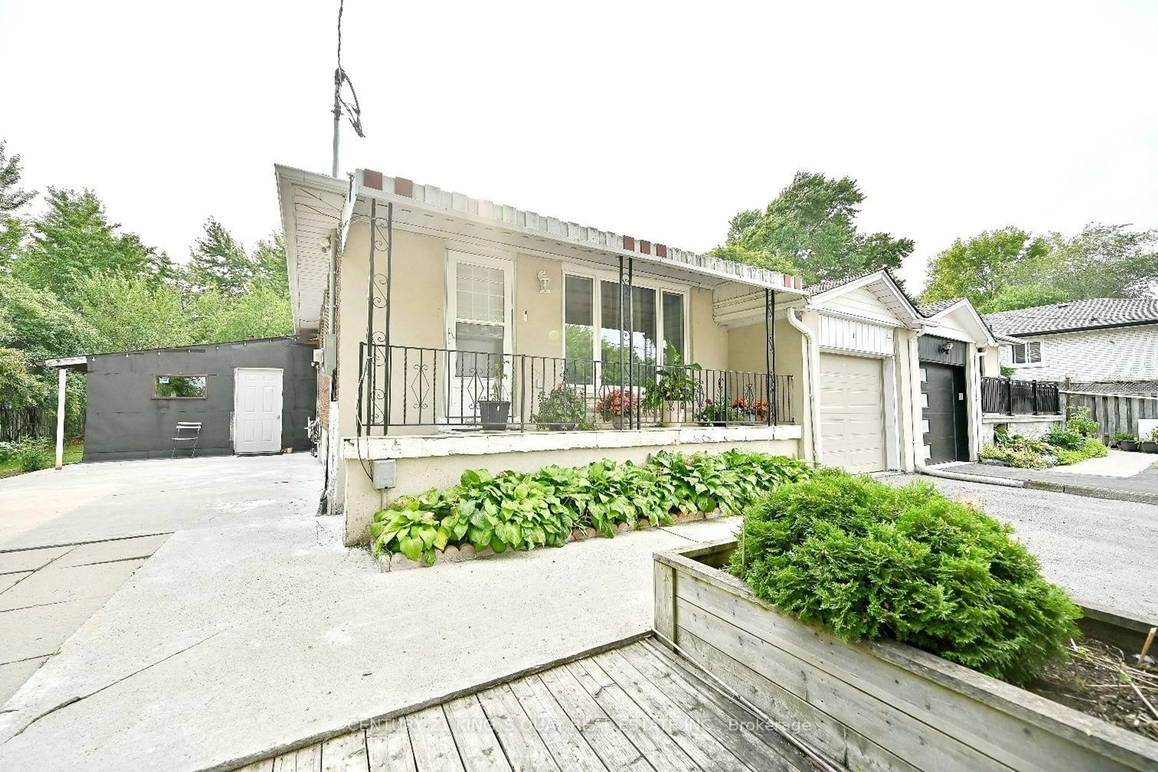 Patio, street for 2 Robinson St, Markham Ontario L3P 1N4