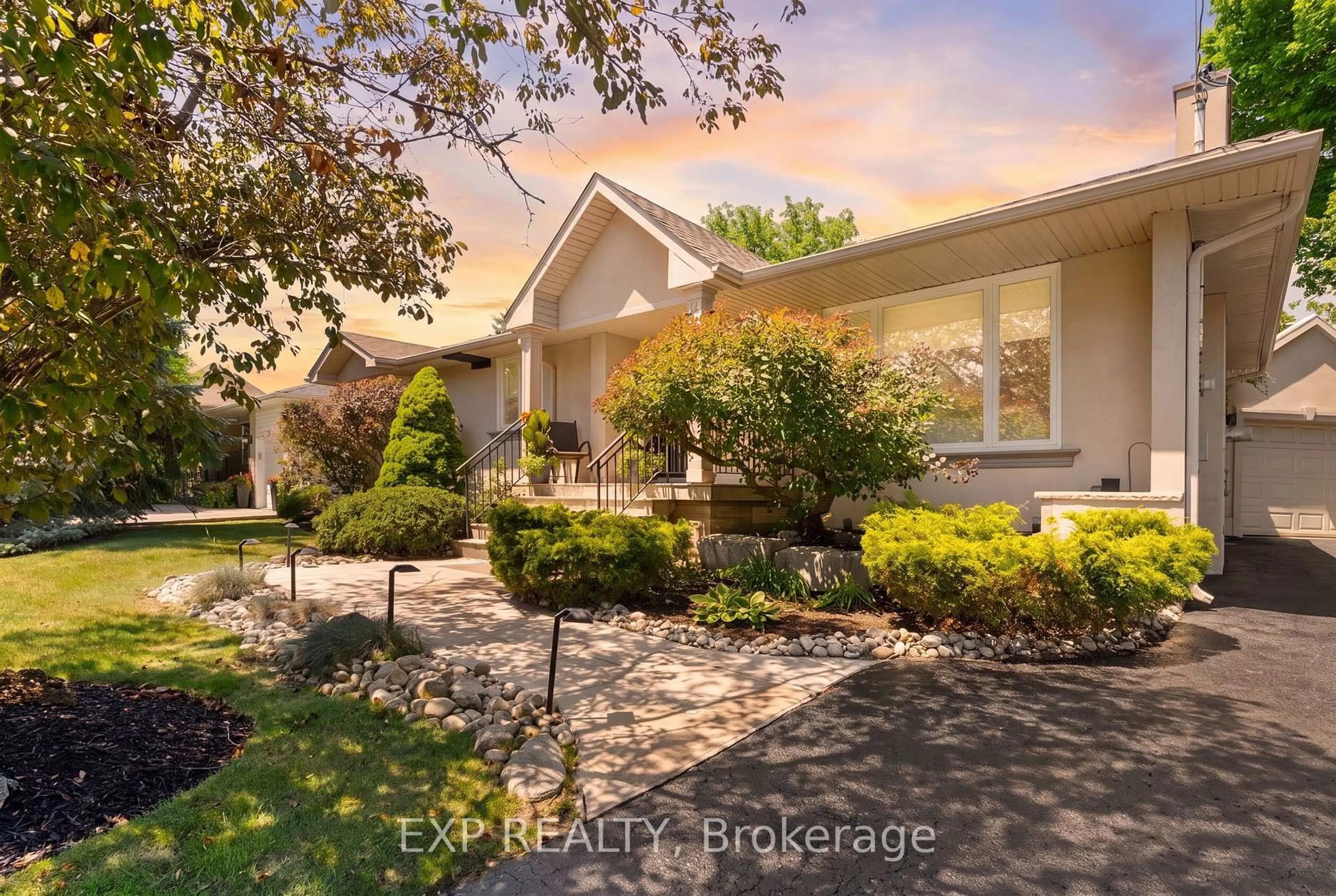 A pic from outside/outdoor area/front of a property/back of a property/a pic from drone, street for 20 Malaren Rd, Vaughan Ontario L6A 1E5