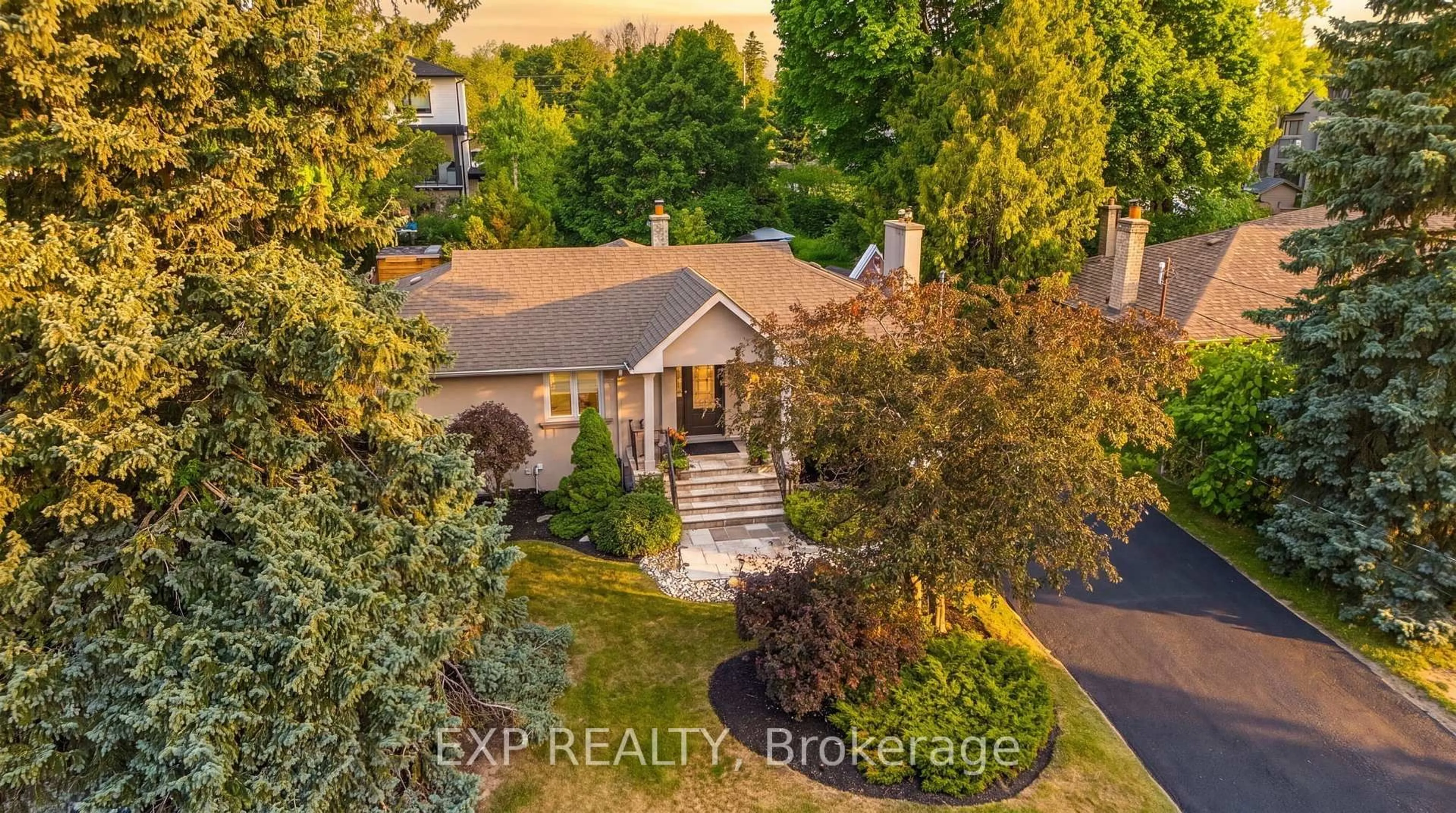 A pic from outside/outdoor area/front of a property/back of a property/a pic from drone, street for 20 Malaren Rd, Vaughan Ontario L6A 1E5