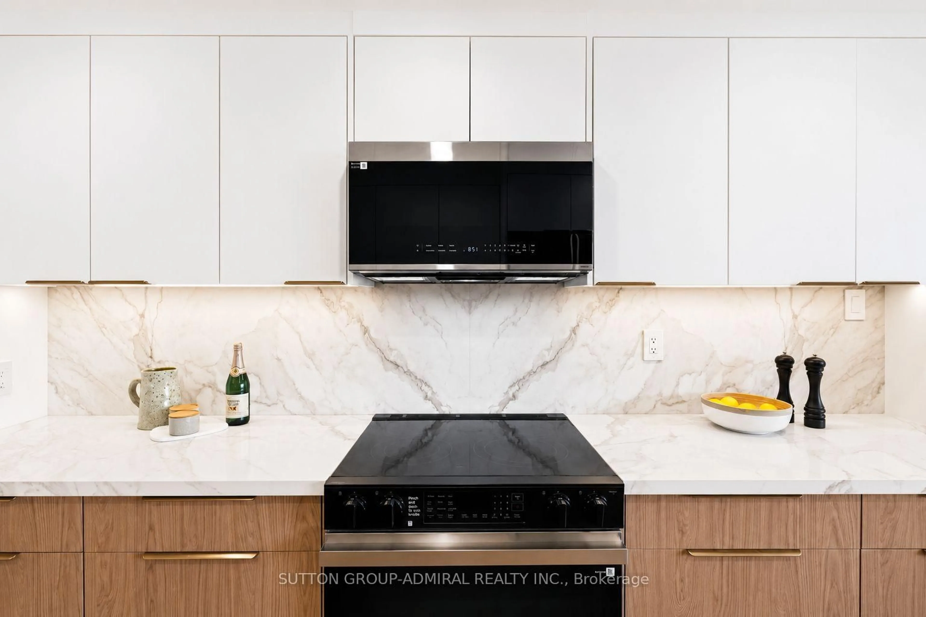 Contemporary kitchen, ceramic/tile floor for 7250 Yonge St #311, Vaughan Ontario L4J 7X1