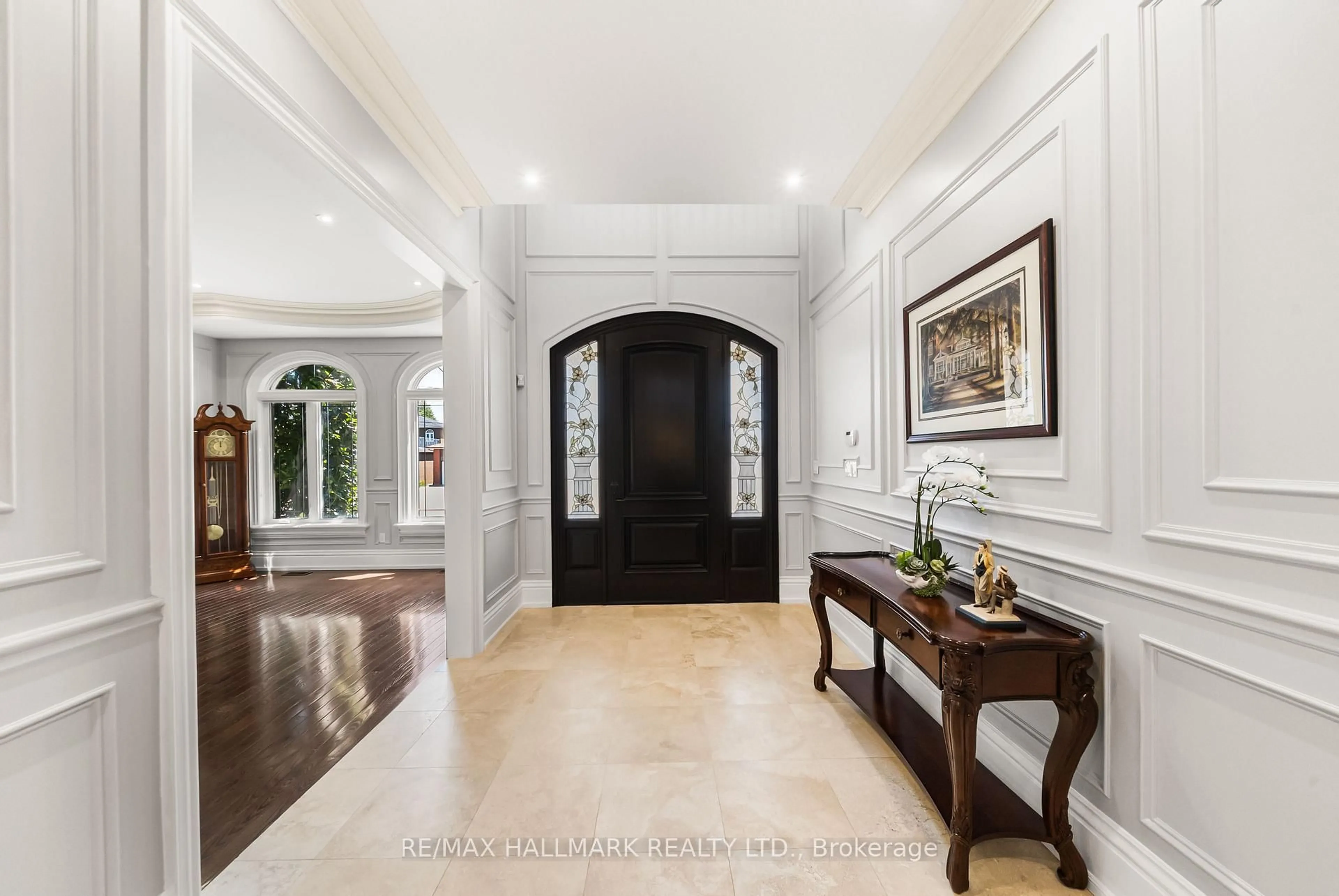 Indoor entryway for 34 May Ave, Richmond Hill Ontario L4C 3S6