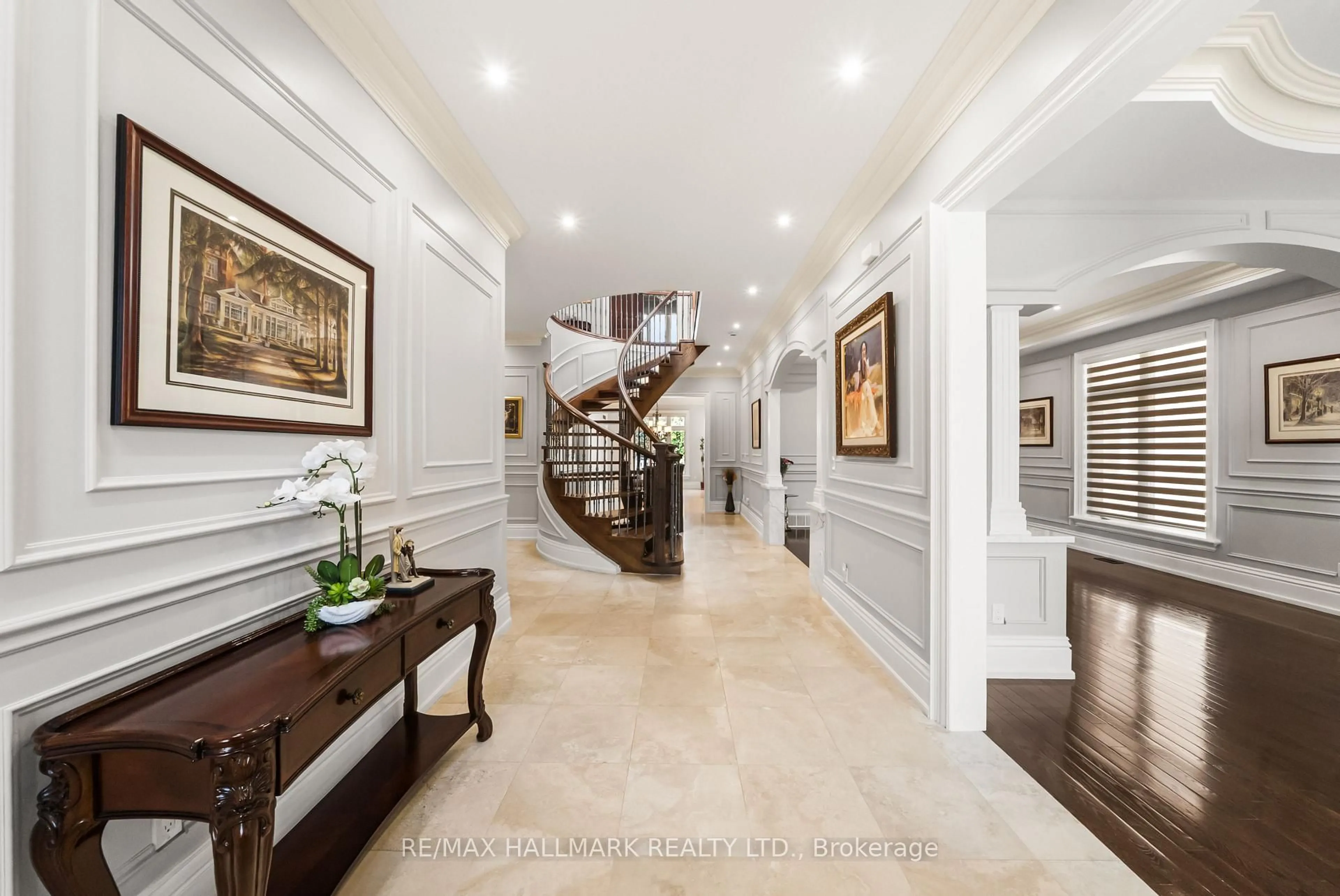 Indoor foyer for 34 May Ave, Richmond Hill Ontario L4C 3S6