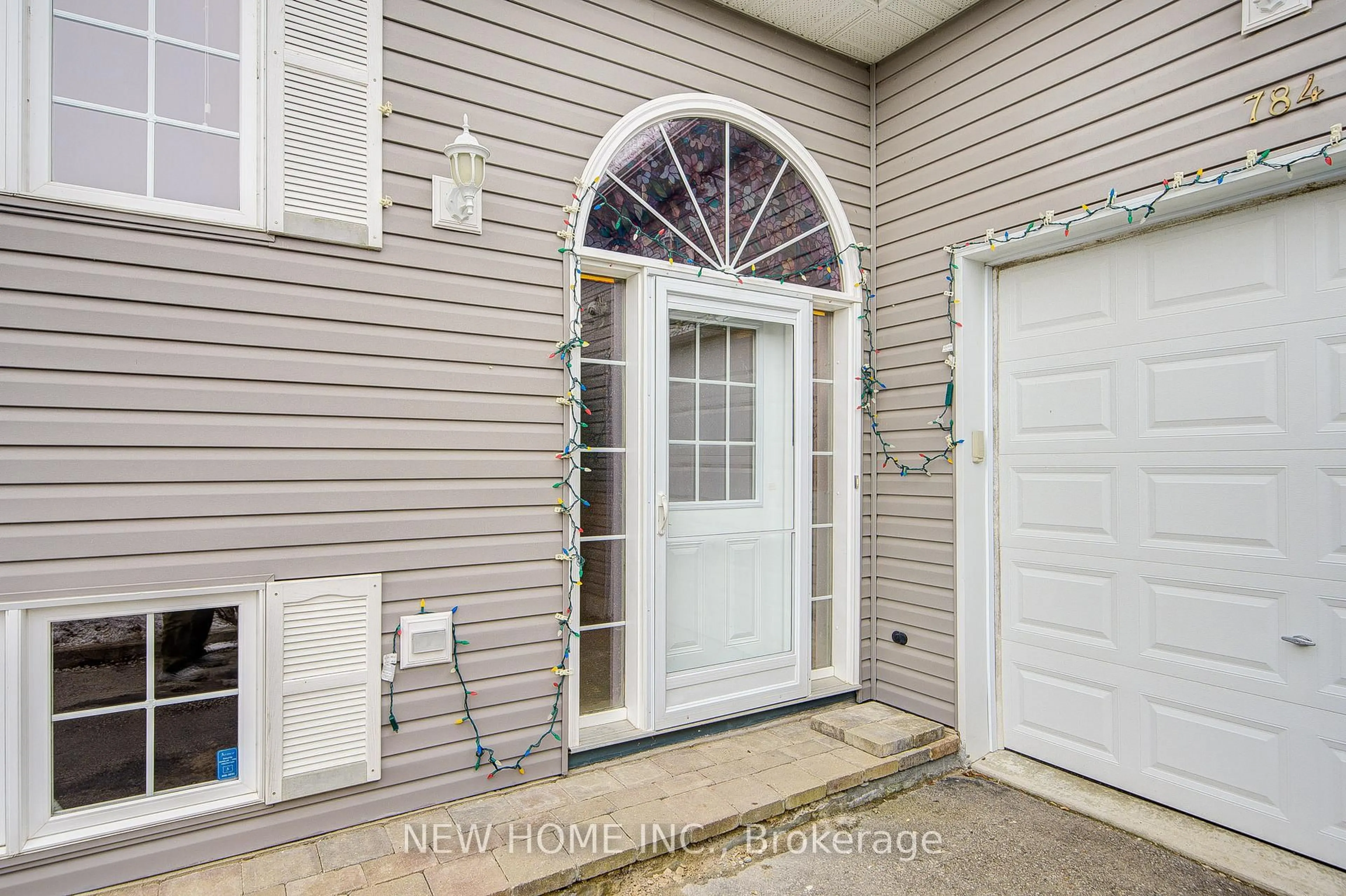 Indoor entryway for 784 Rockaway Rd, Georgina Ontario L0E 1S0
