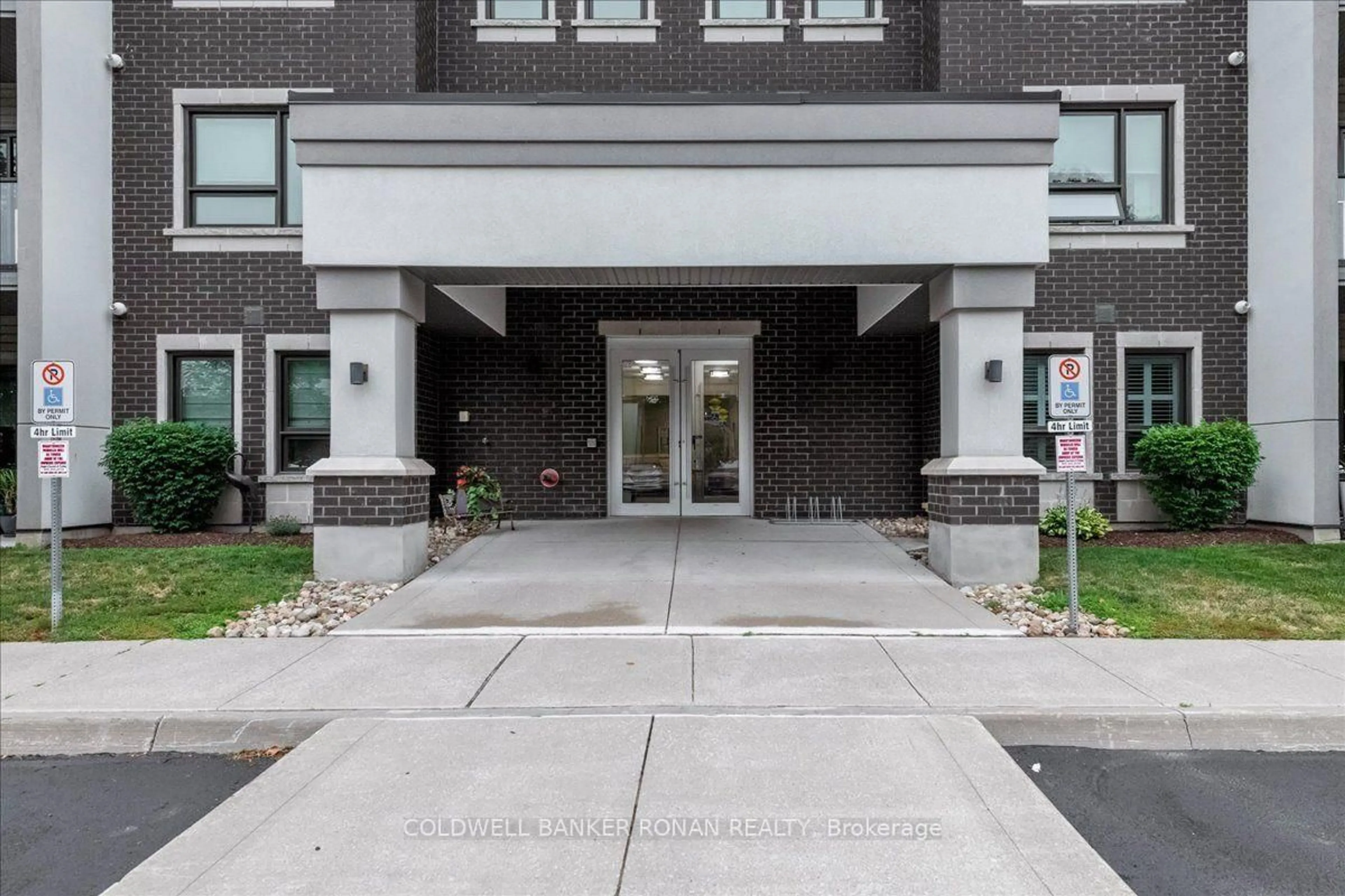 Indoor foyer for 69 Boyne St #310, New Tecumseth Ontario L9R 0N5