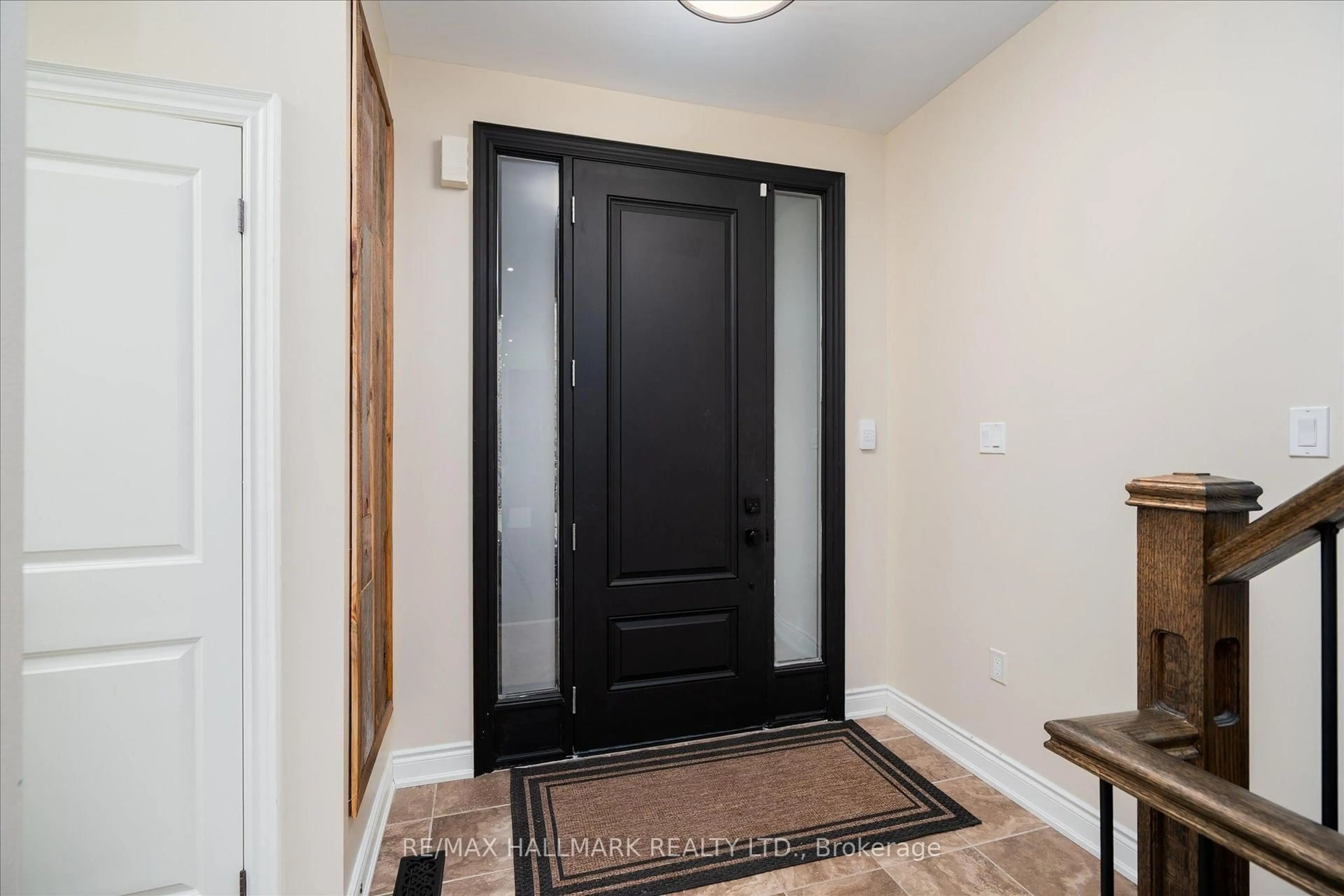 Indoor entryway for 7 Os James Hunt Crt Crt, Uxbridge Ontario L9P 0E3