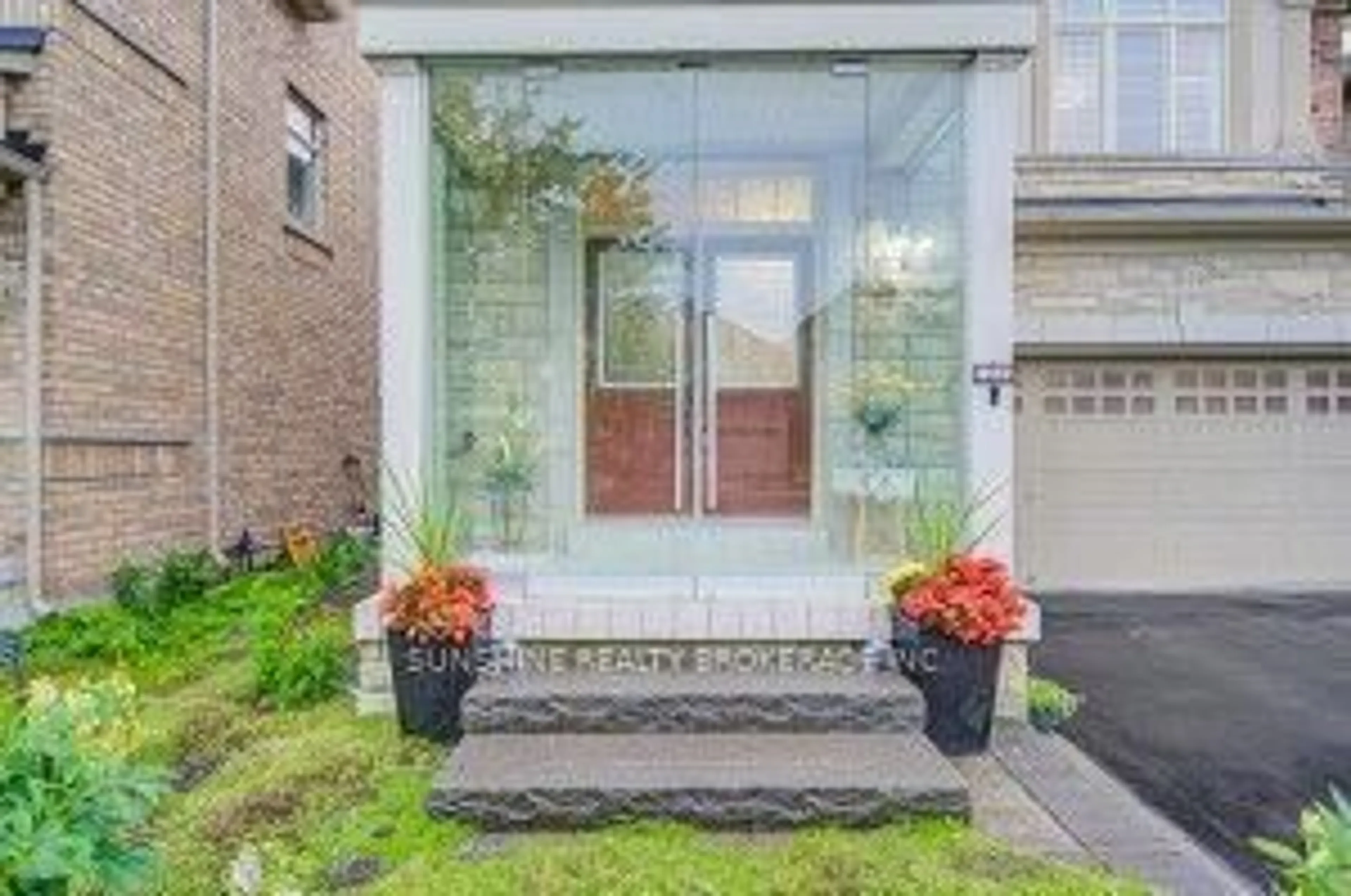 Indoor entryway for 119 Glad Park Ave, Whitchurch-Stouffville Ontario L4A 1X5