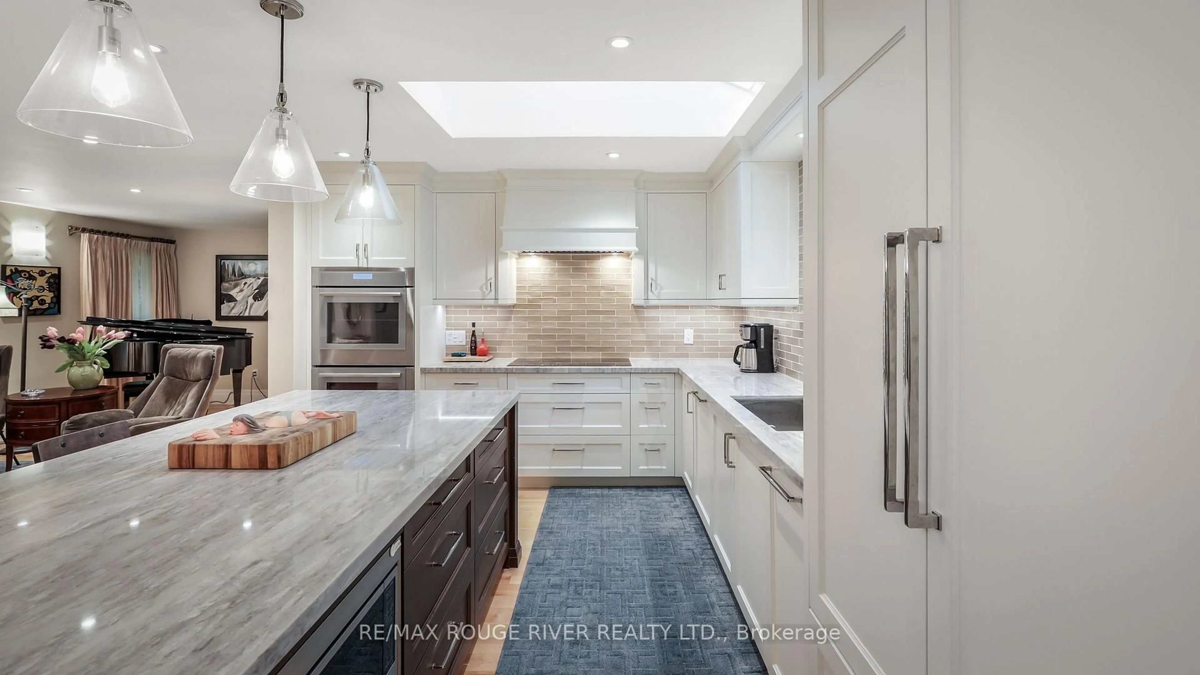 Contemporary kitchen, ceramic/tile floor for 5159 Cherry St, Whitchurch-Stouffville Ontario L4A 3K9