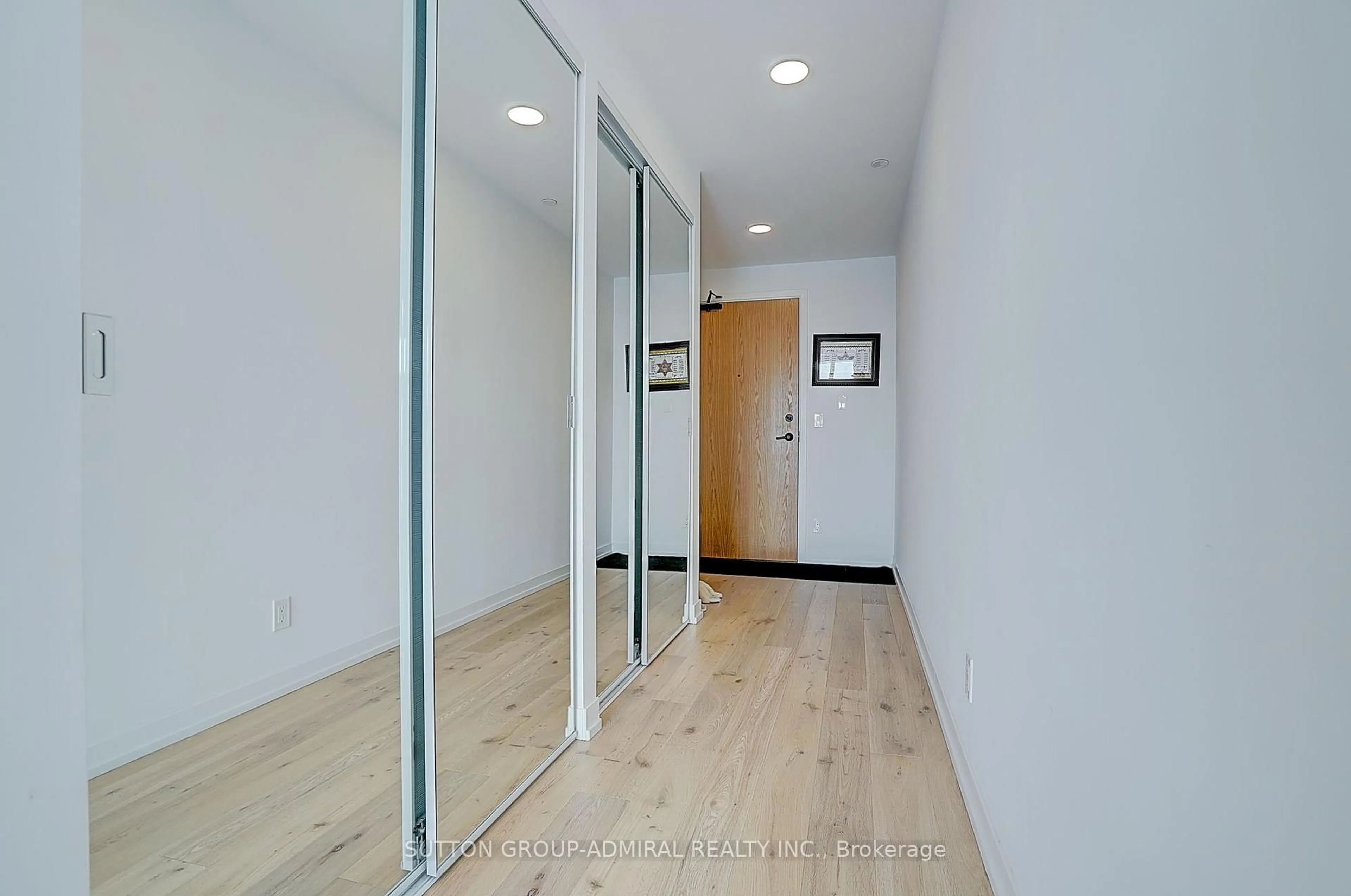 Indoor foyer for 8 Beverly Glen Blvd #712, Vaughan Ontario L4J 0L5
