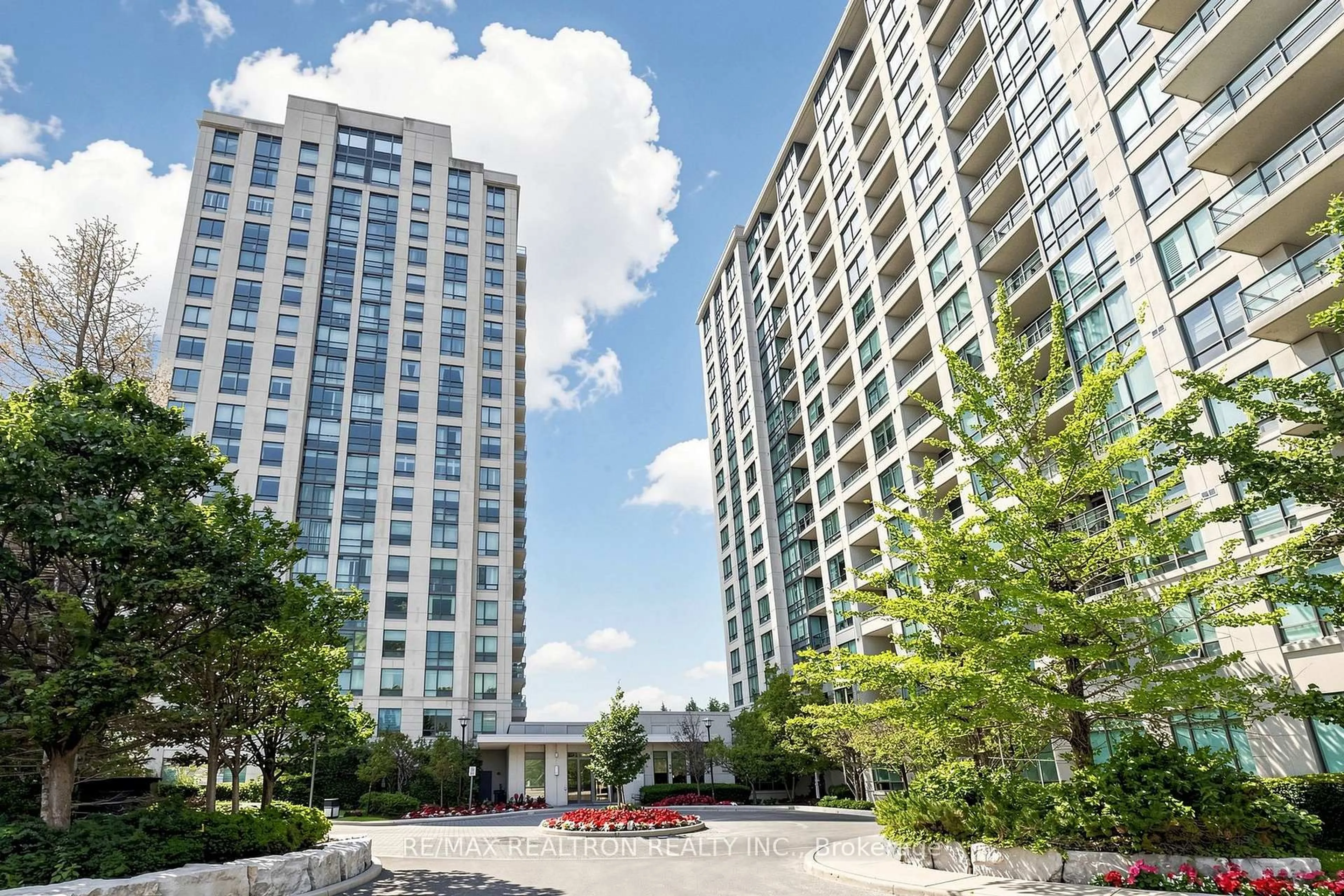Patio, city buildings view from balcony for 100 Promenade Circ #205, Vaughan Ontario L4J 7W7