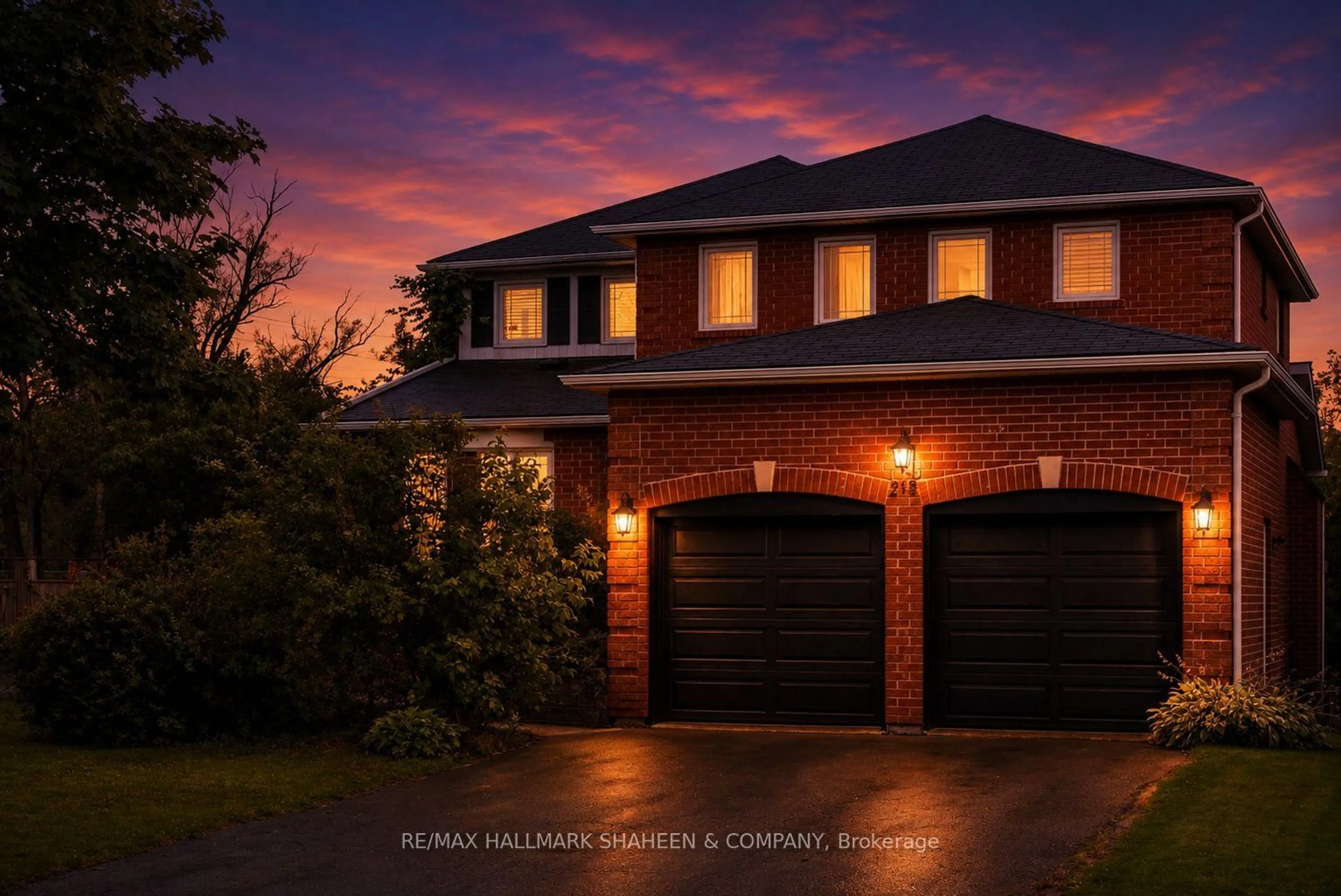 Home with brick exterior material, building for 718 Firth Crt, Newmarket Ontario L3Y 8H8