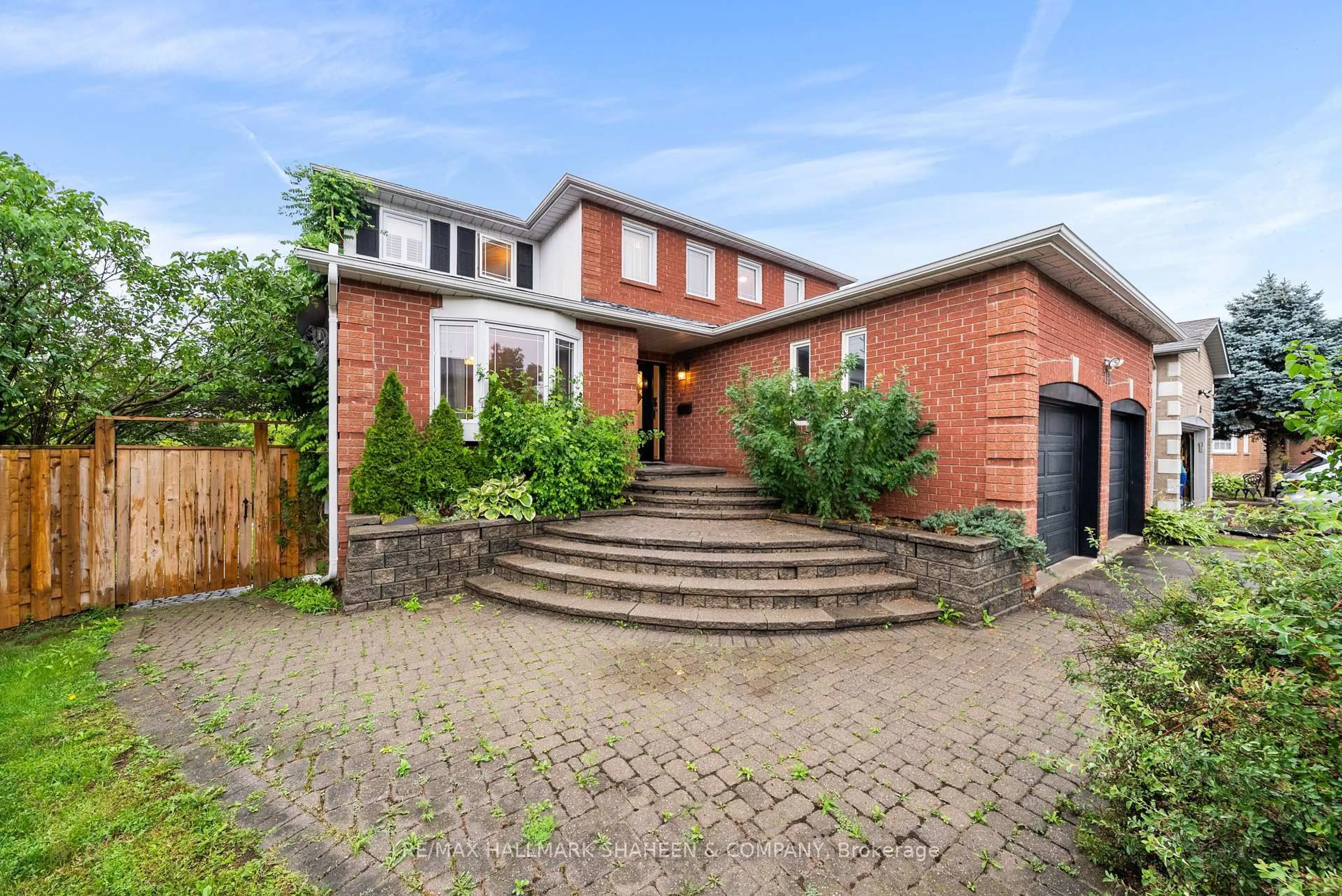 Home with brick exterior material, street for 718 Firth Crt, Newmarket Ontario L3Y 8H8