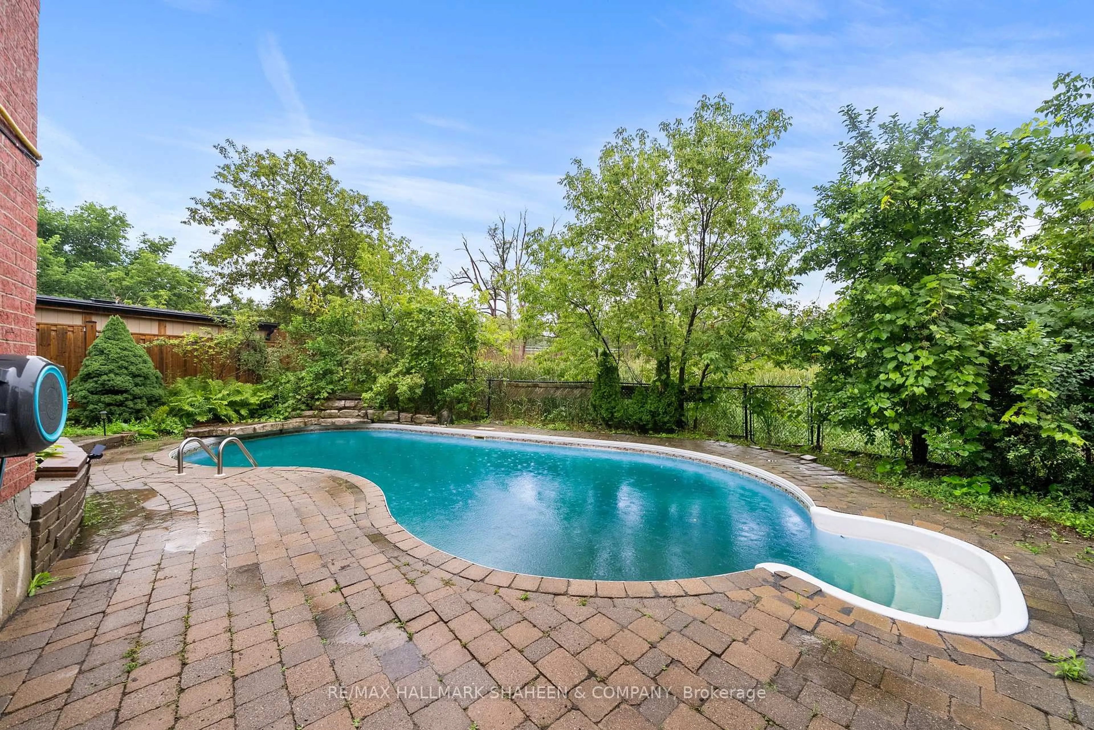 Pool for 718 Firth Crt, Newmarket Ontario L3Y 8H8