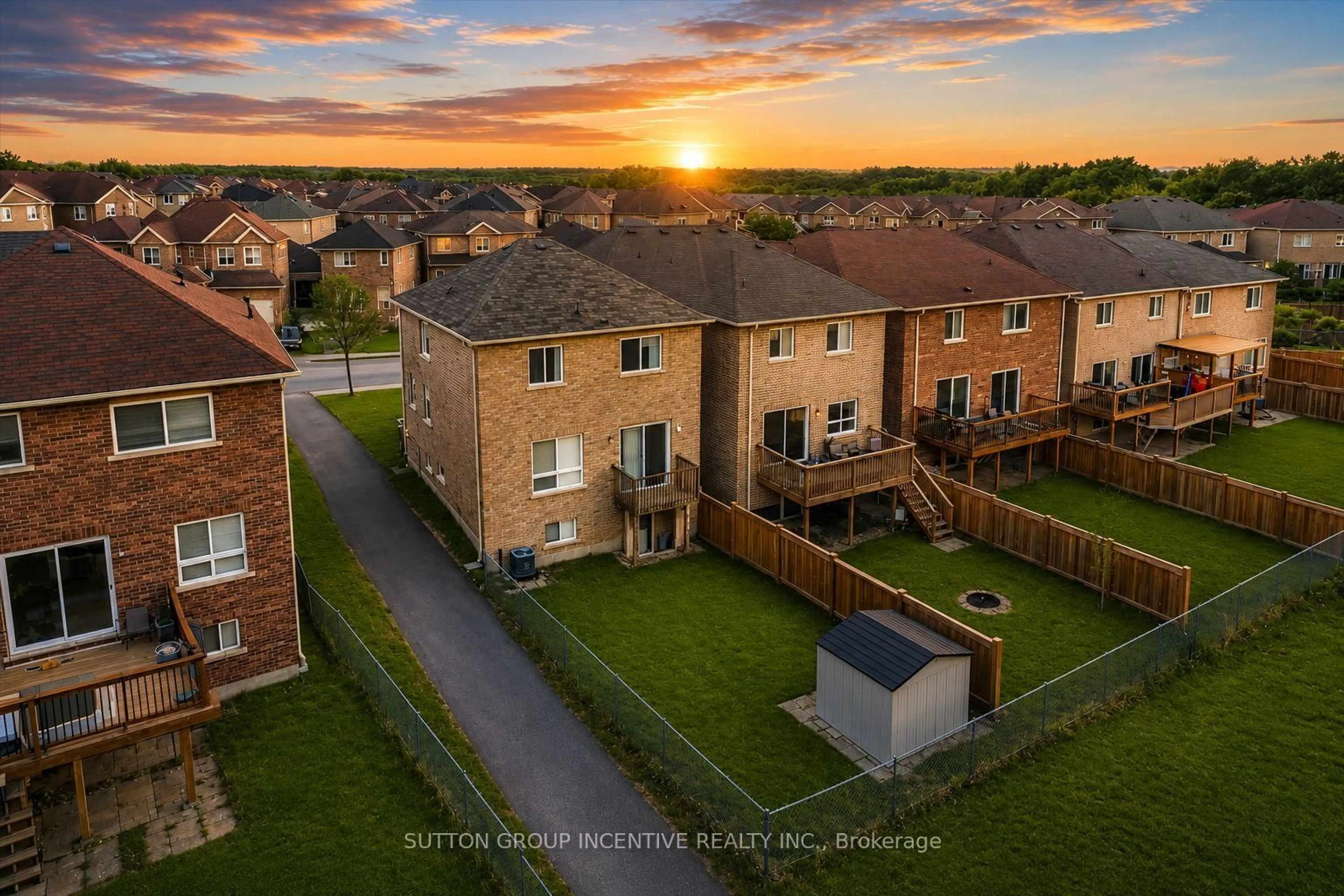 A pic from outside/outdoor area/front of a property/back of a property/a pic from drone, unknown for 1200 Mary-Lou St, Innisfil Ontario L9S 0C1