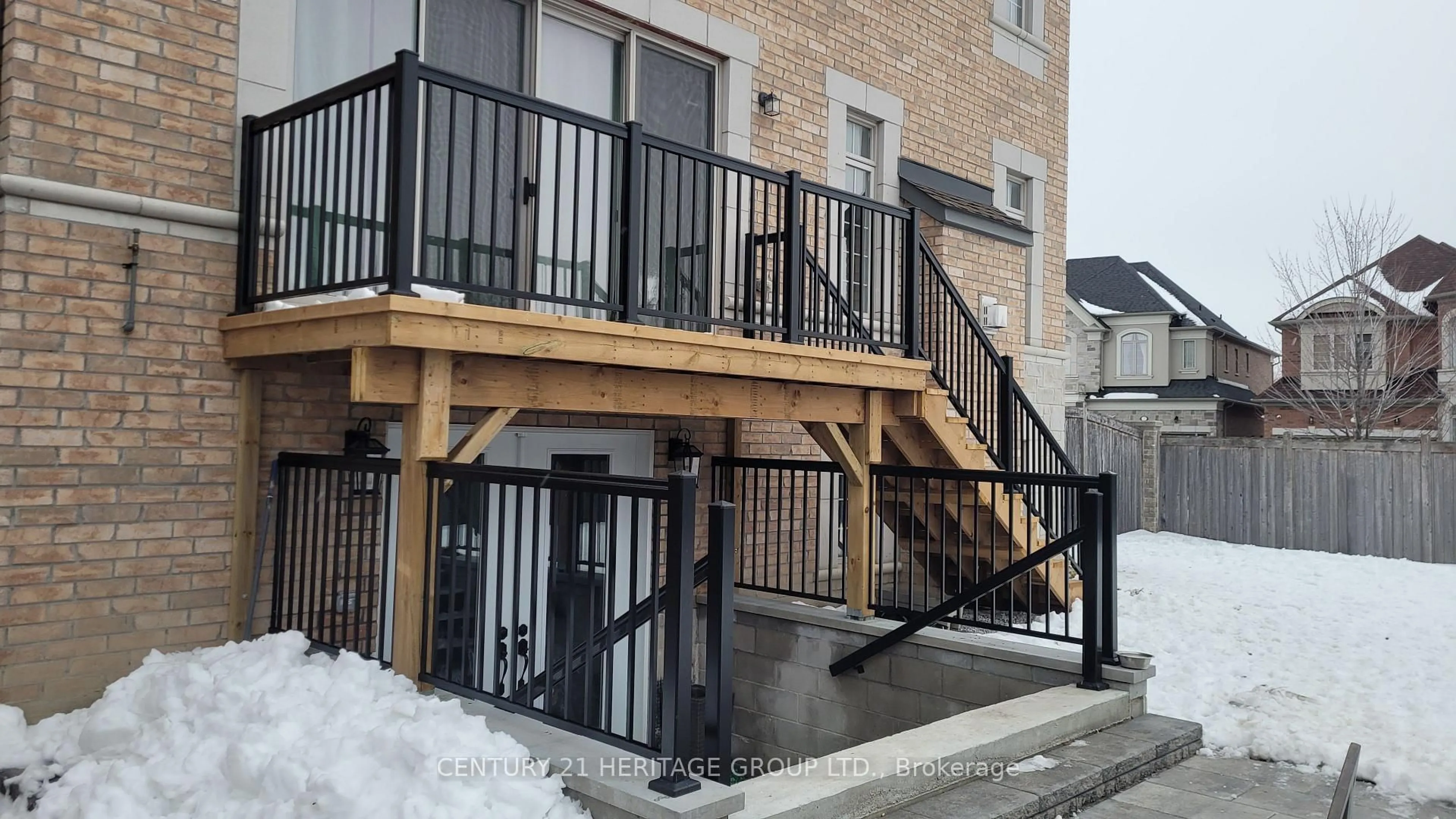Patio, street for 24 Alf Neely Way, Newmarket Ontario L3Y 0C6